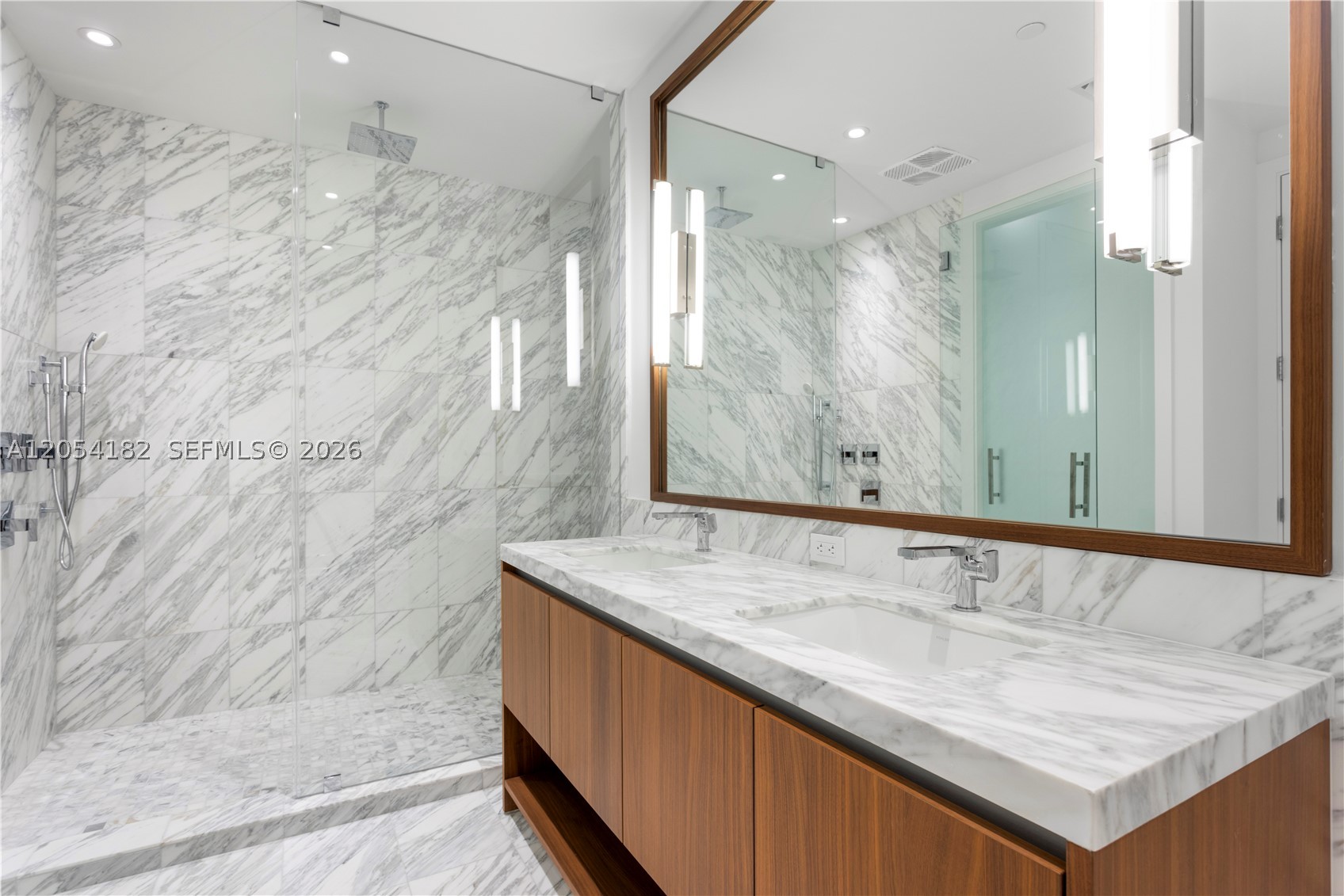 UNA RESIDENCES - Residential