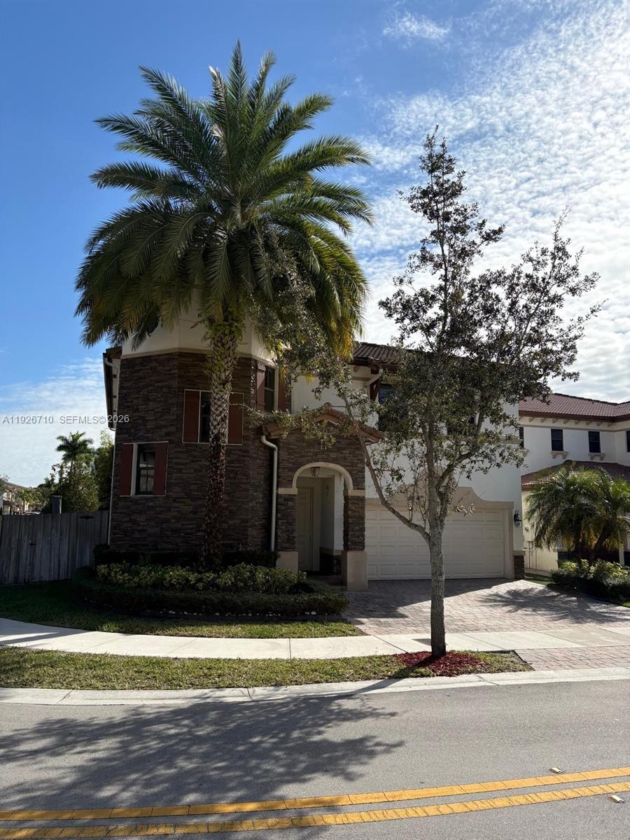 DORAL BREEZE - Residential