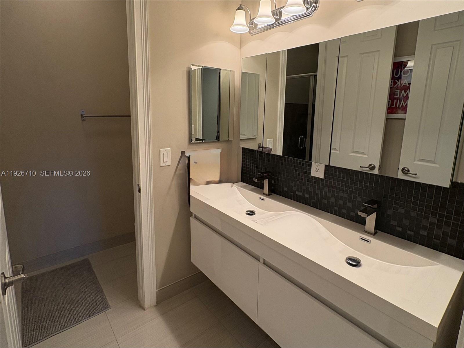 DORAL BREEZE - Residential