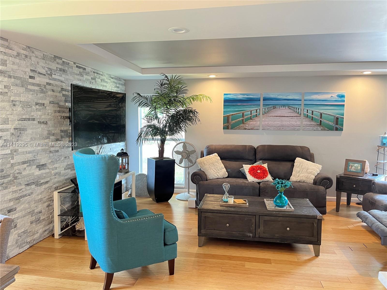 MAINLANDS OF TAMARAC LAKE - Residential Lease