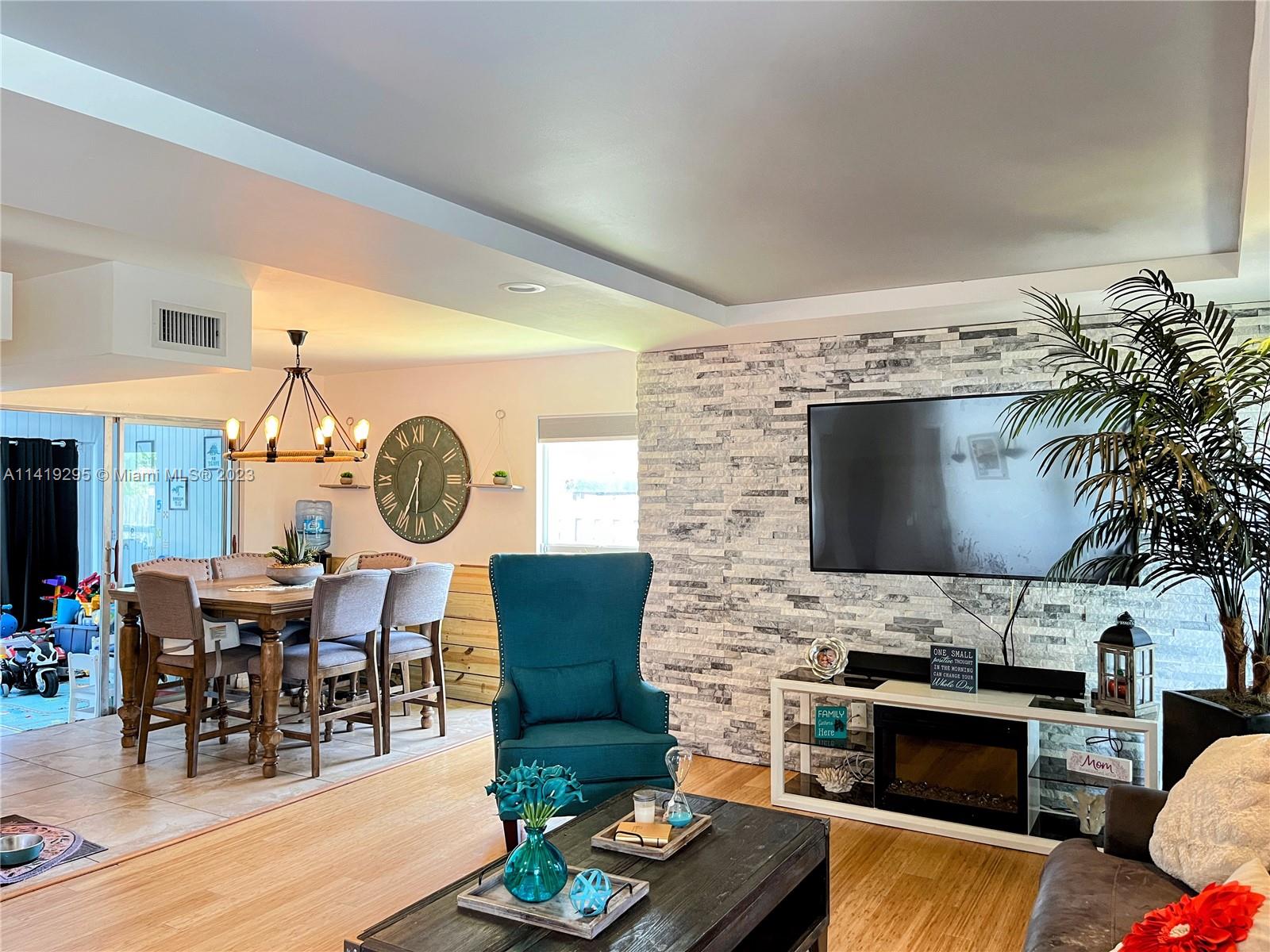 MAINLANDS OF TAMARAC LAKE - Residential Lease
