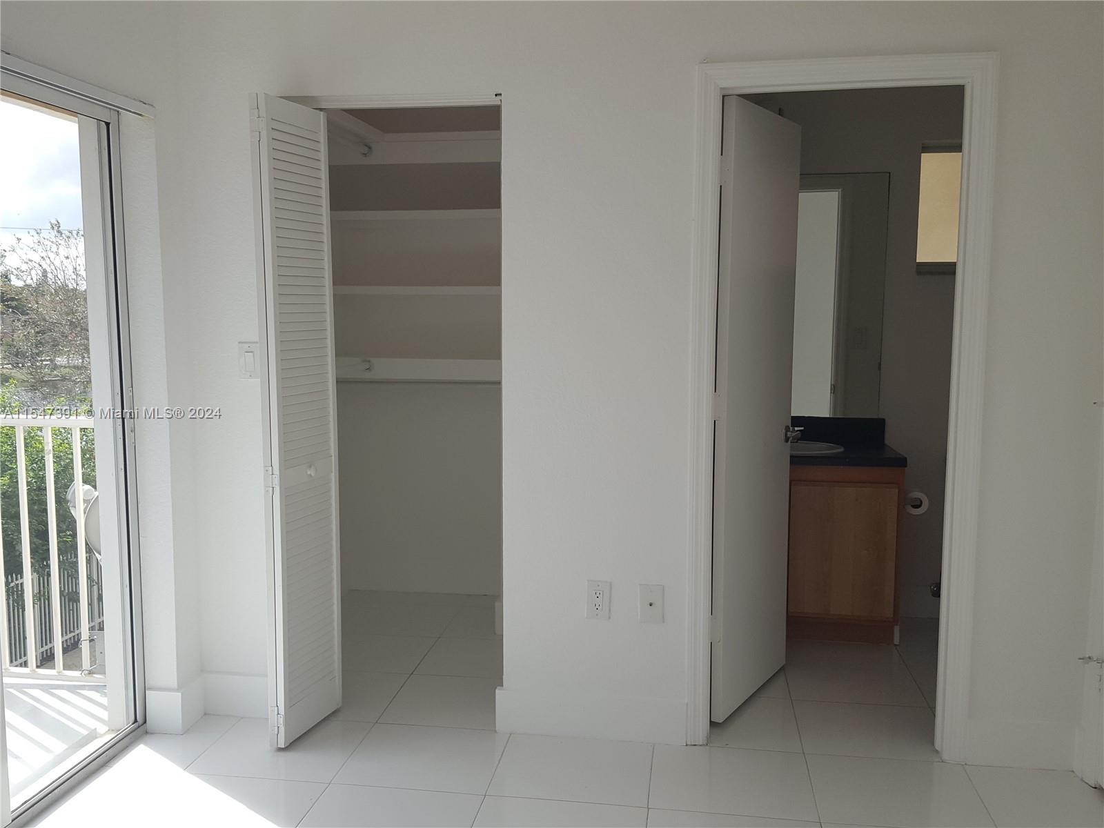 AQUA VISTA TOWNHOMES COND - Residential Lease