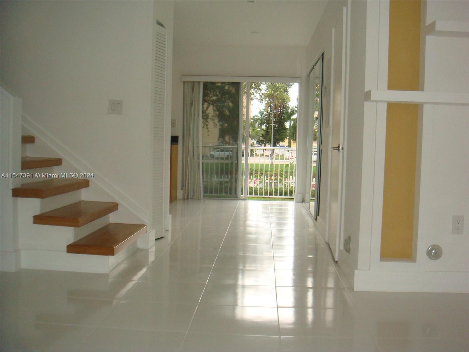 AQUA VISTA TOWNHOMES COND - Residential Lease
