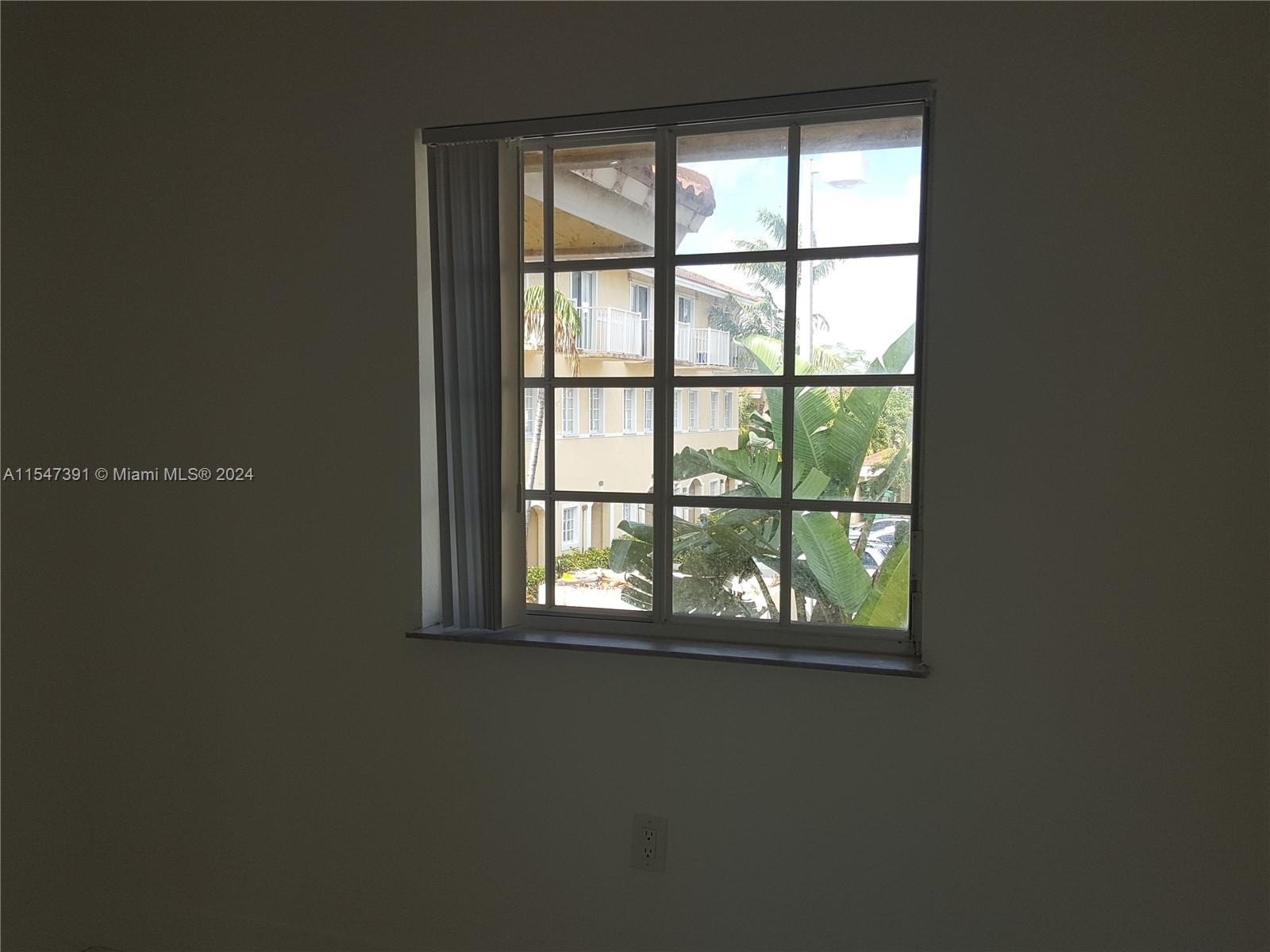 AQUA VISTA TOWNHOMES COND - Residential Lease