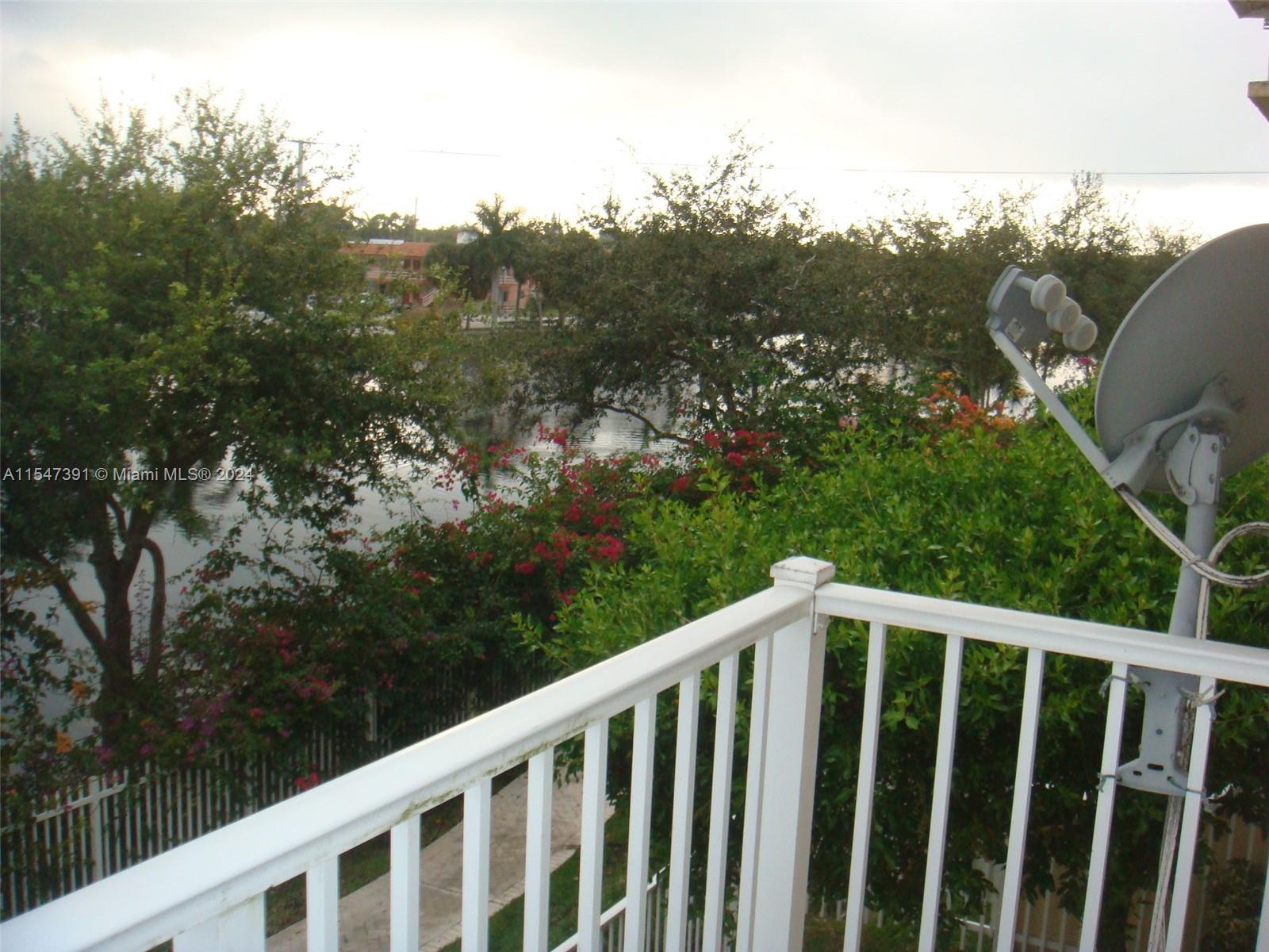 AQUA VISTA TOWNHOMES COND - Residential Lease