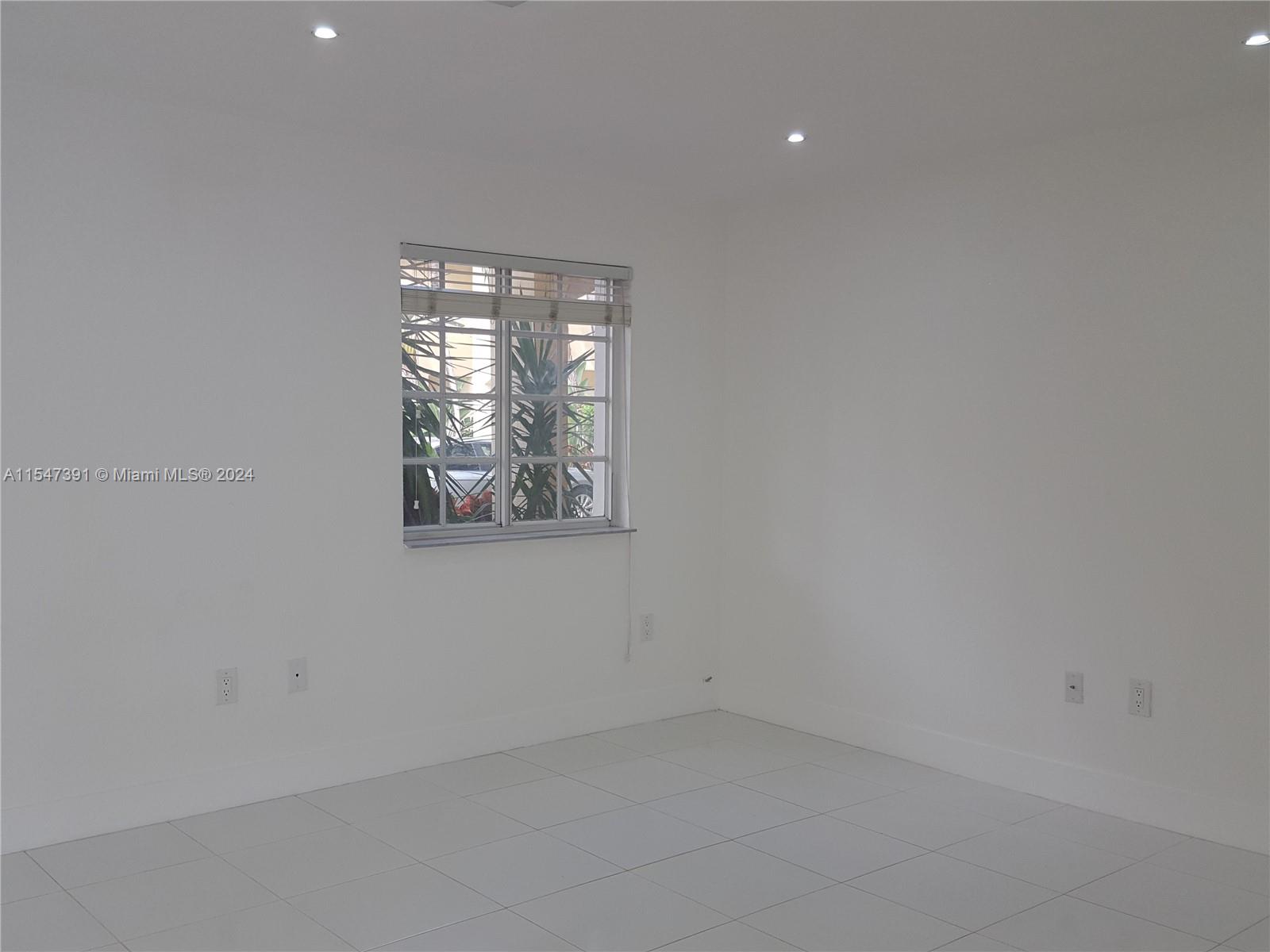 AQUA VISTA TOWNHOMES COND - Residential Lease