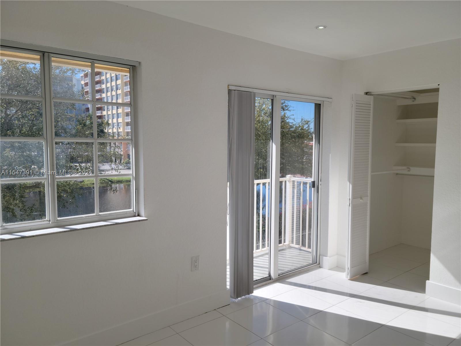 AQUA VISTA TOWNHOMES COND - Residential Lease