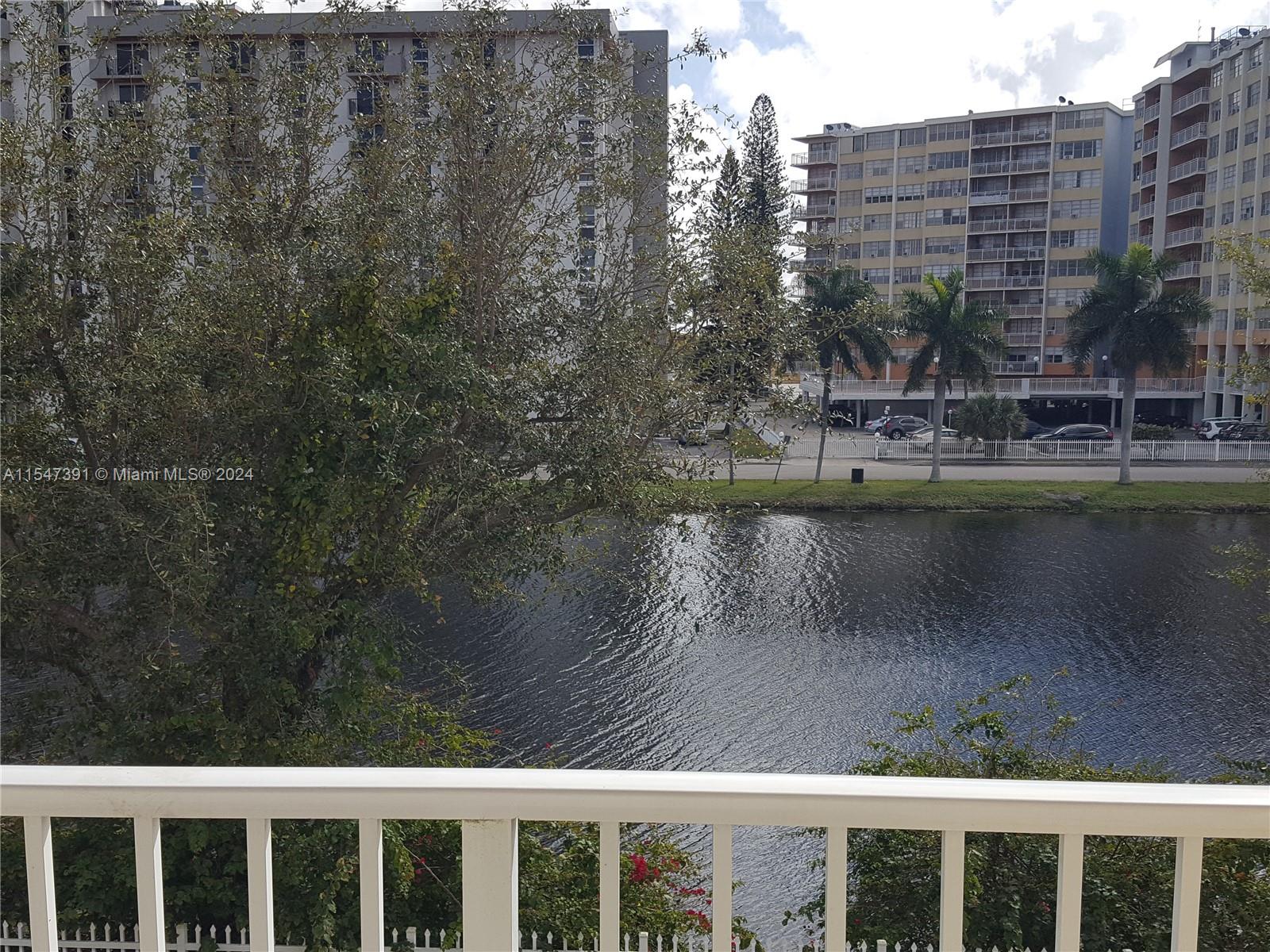 AQUA VISTA TOWNHOMES COND - Residential Lease