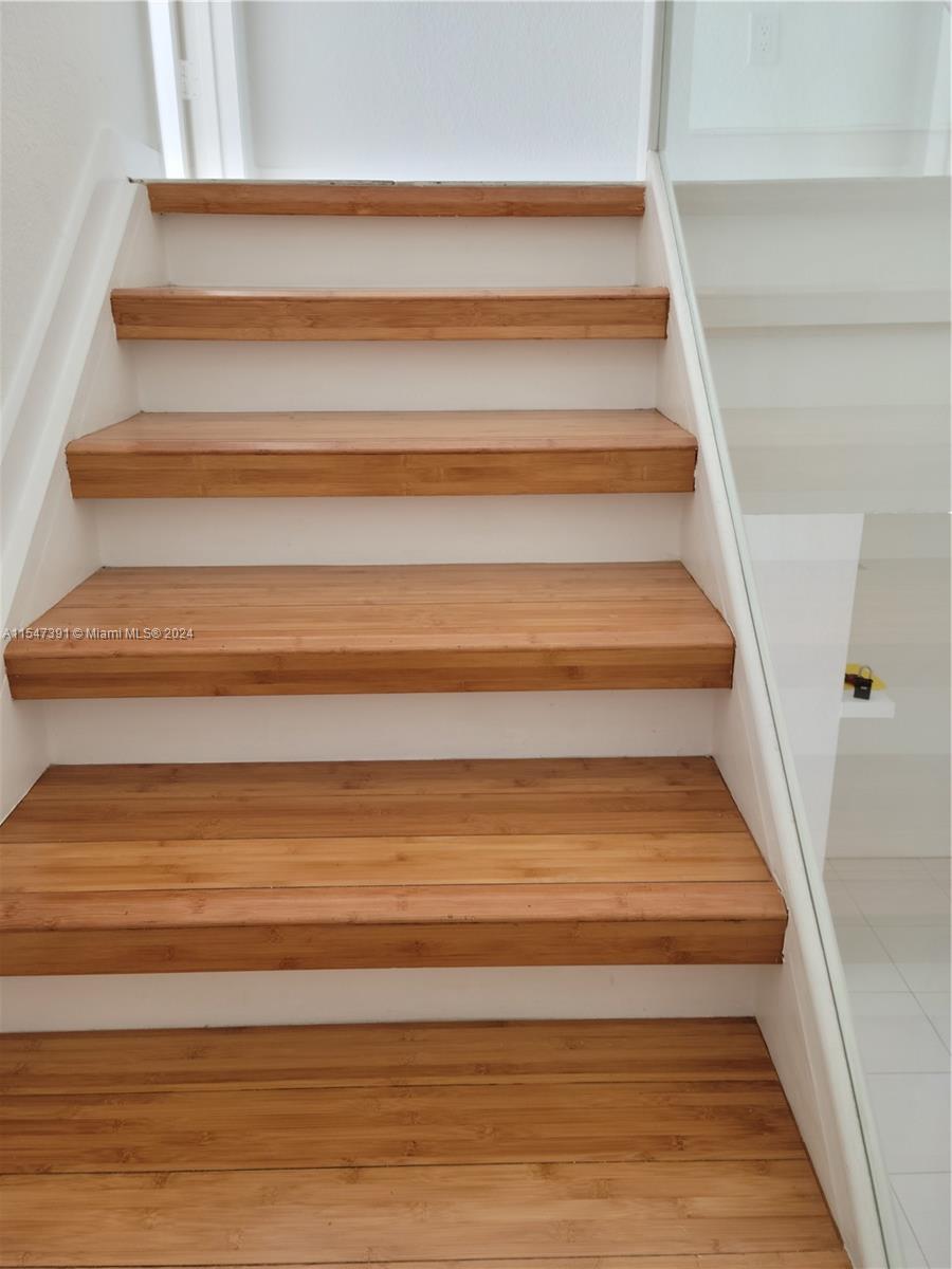 AQUA VISTA TOWNHOMES COND - Residential Lease