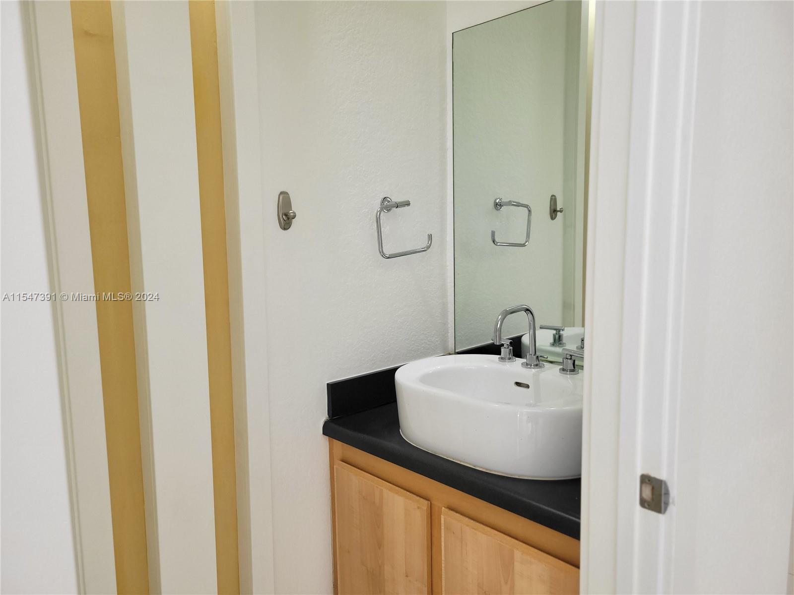 AQUA VISTA TOWNHOMES COND - Residential Lease