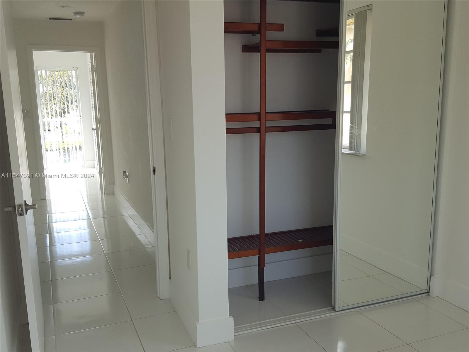 AQUA VISTA TOWNHOMES COND - Residential Lease
