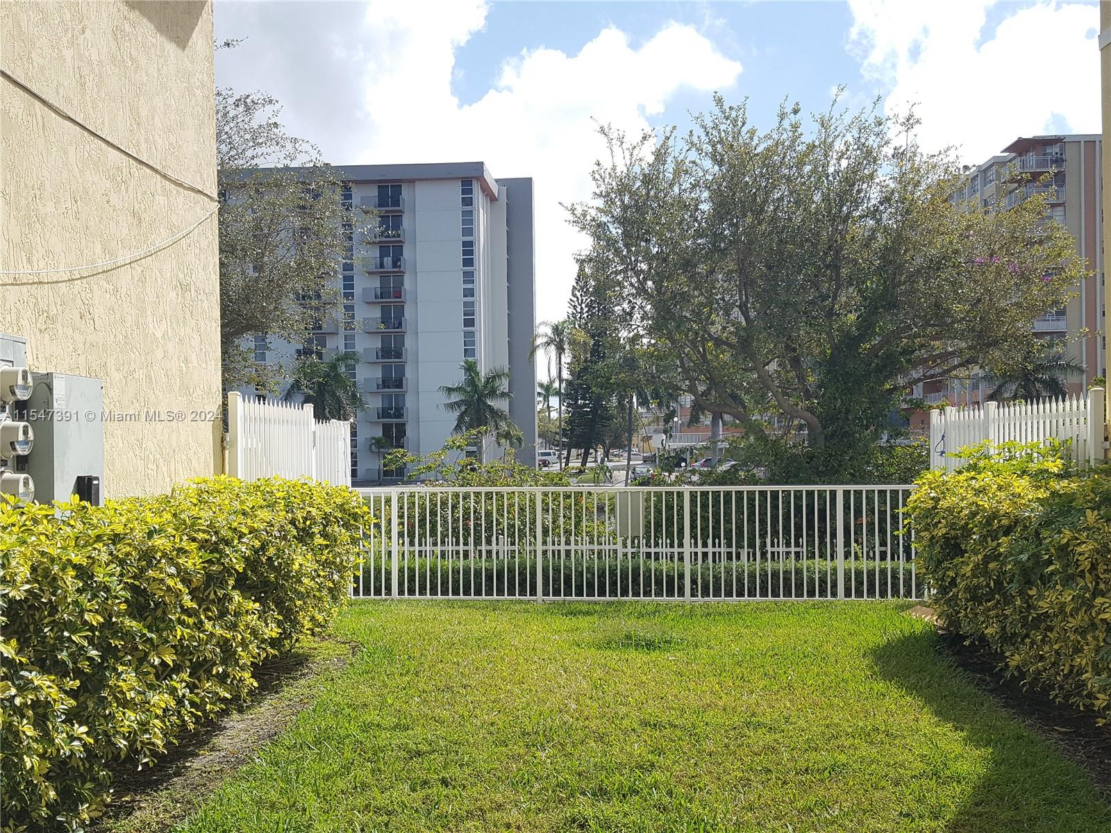 AQUA VISTA TOWNHOMES COND - Residential Lease
