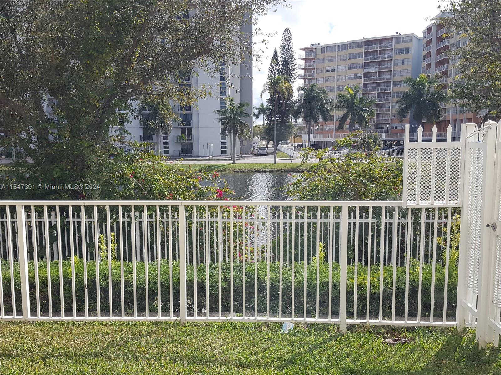 AQUA VISTA TOWNHOMES COND - Residential Lease