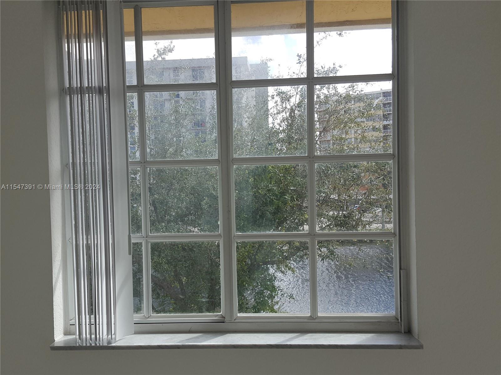 AQUA VISTA TOWNHOMES COND - Residential Lease