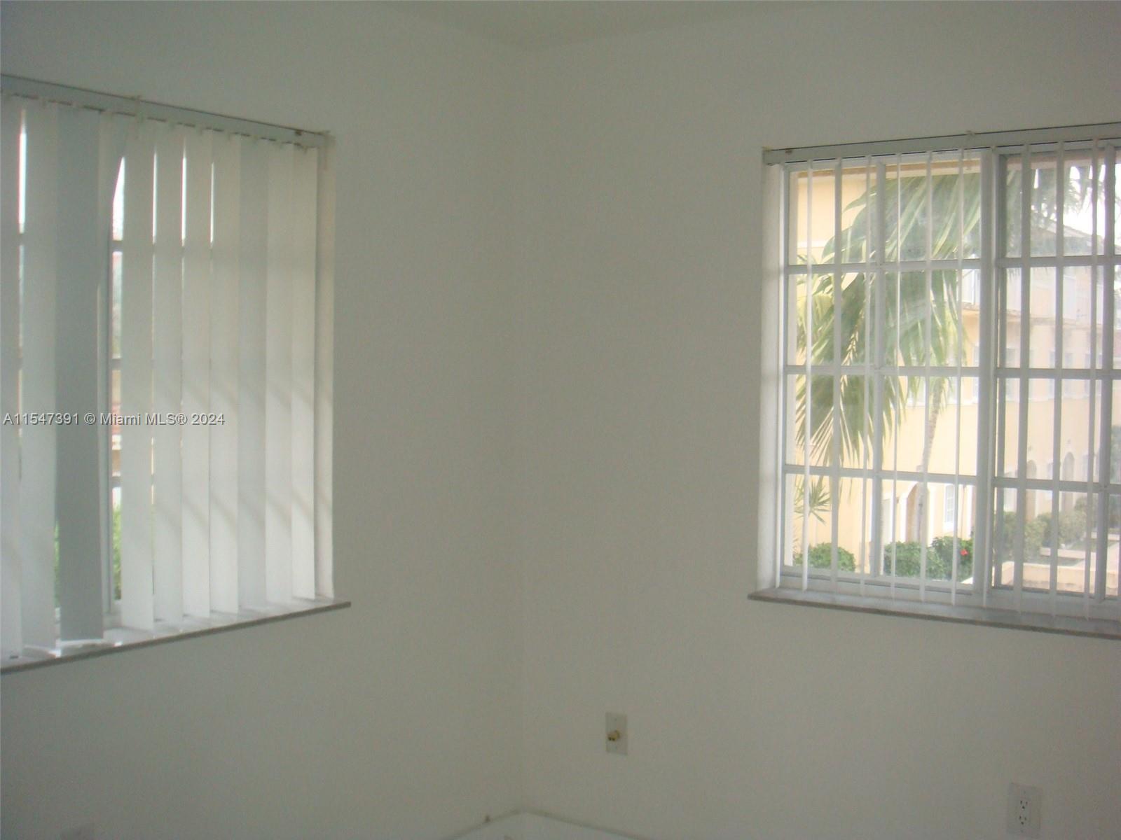 AQUA VISTA TOWNHOMES COND - Residential Lease