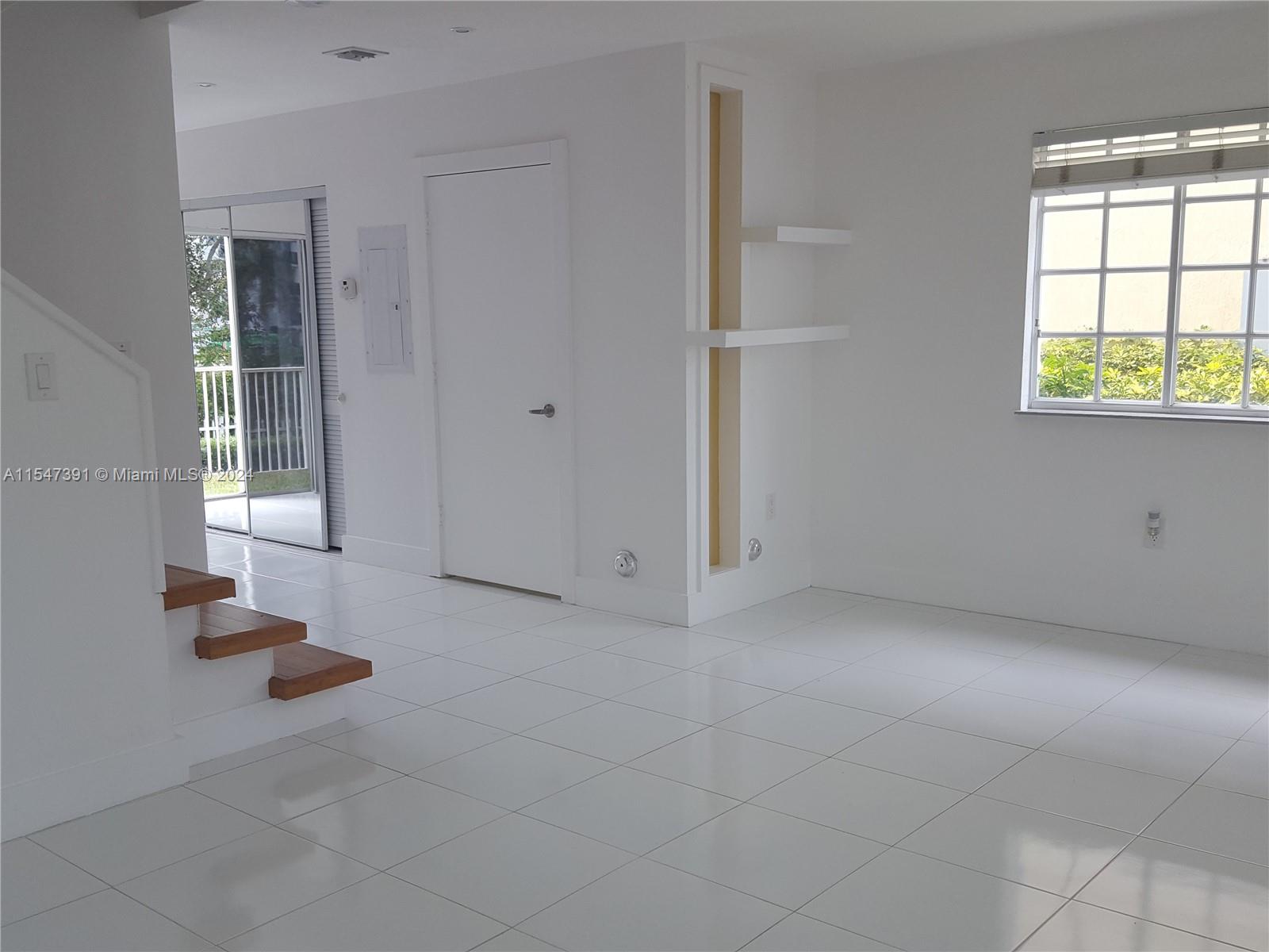 AQUA VISTA TOWNHOMES COND - Residential Lease