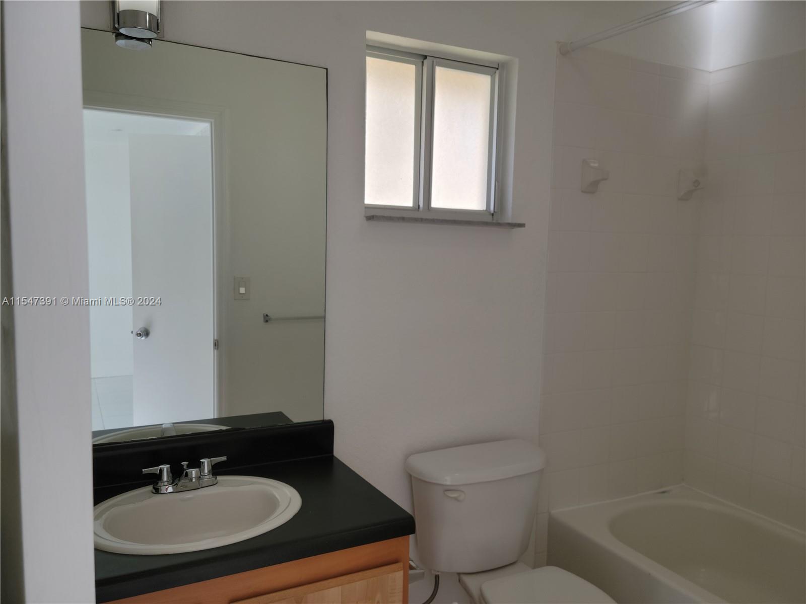 AQUA VISTA TOWNHOMES COND - Residential Lease