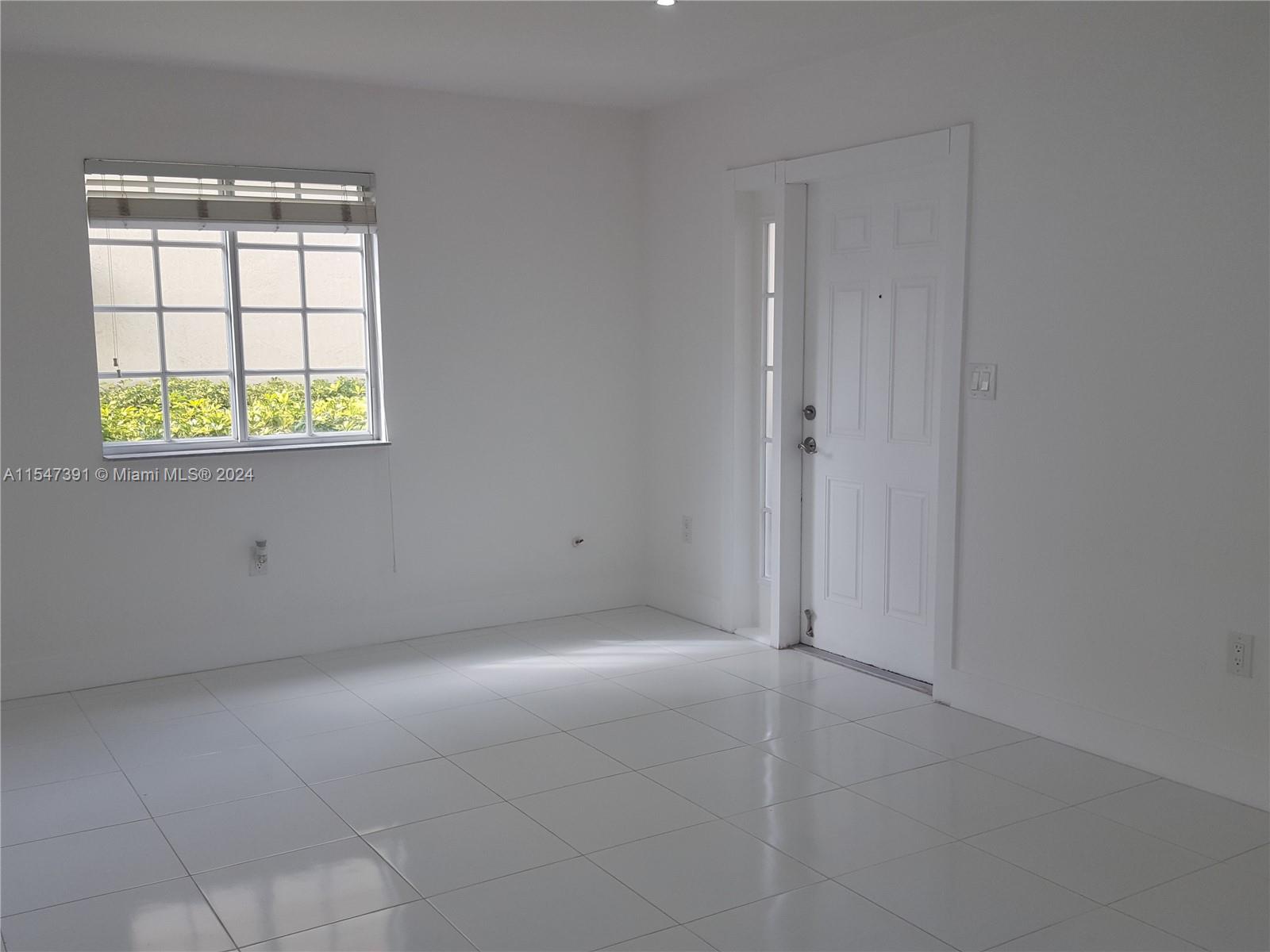 AQUA VISTA TOWNHOMES COND - Residential Lease