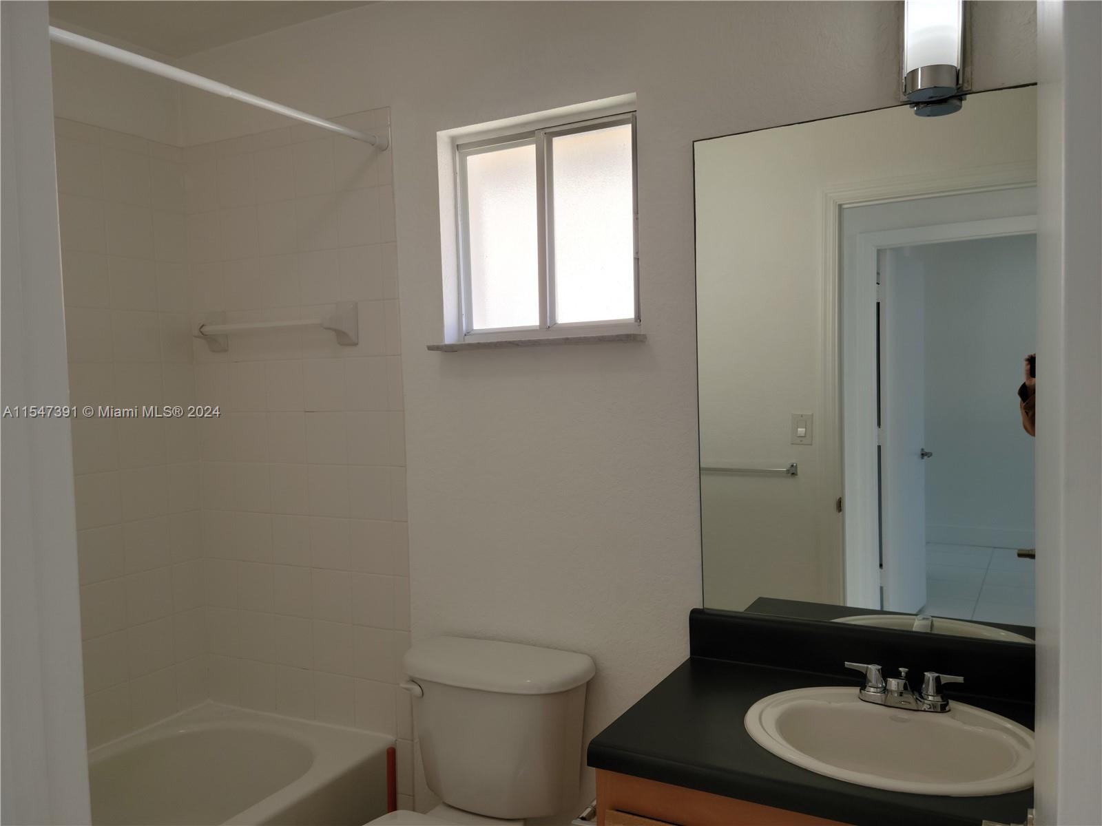 AQUA VISTA TOWNHOMES COND - Residential Lease