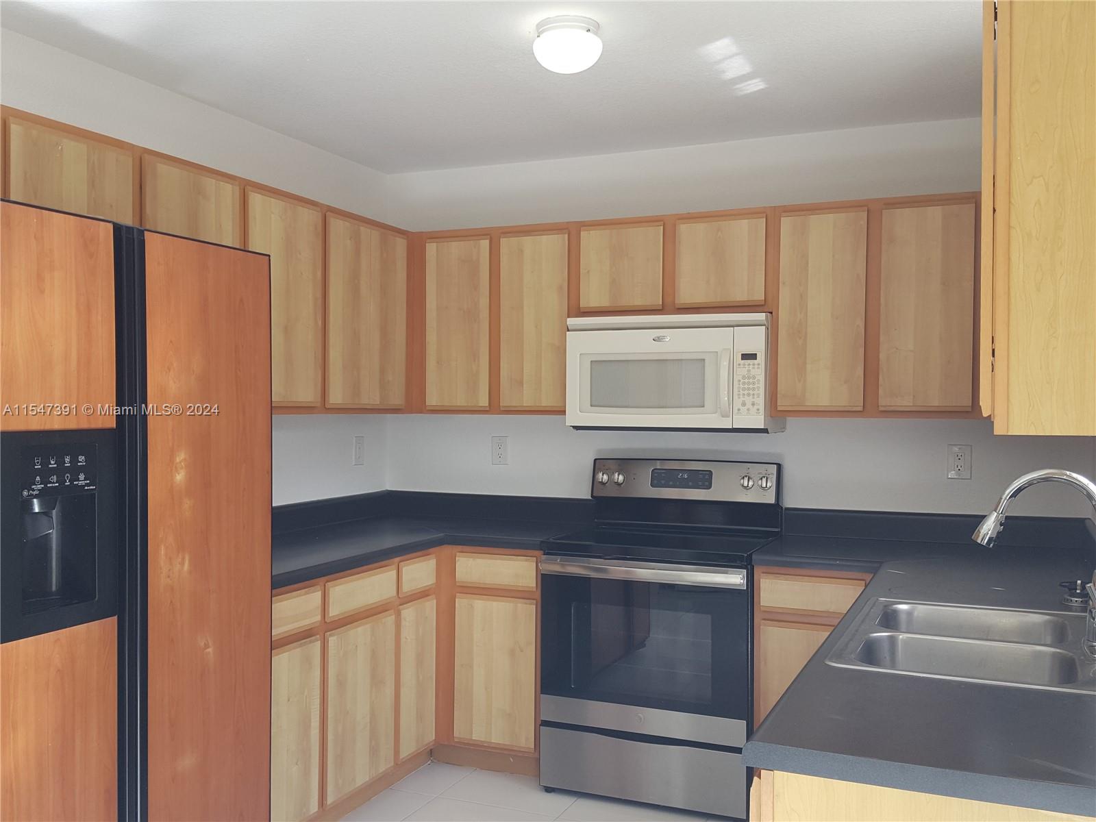 AQUA VISTA TOWNHOMES COND - Residential Lease