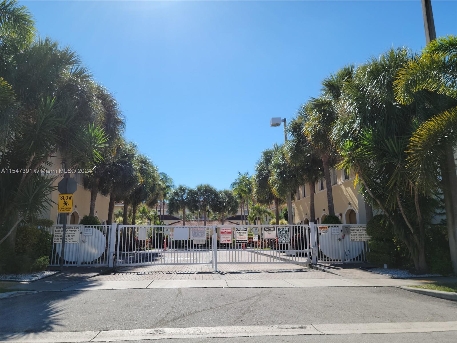 AQUA VISTA TOWNHOMES COND - Residential Lease