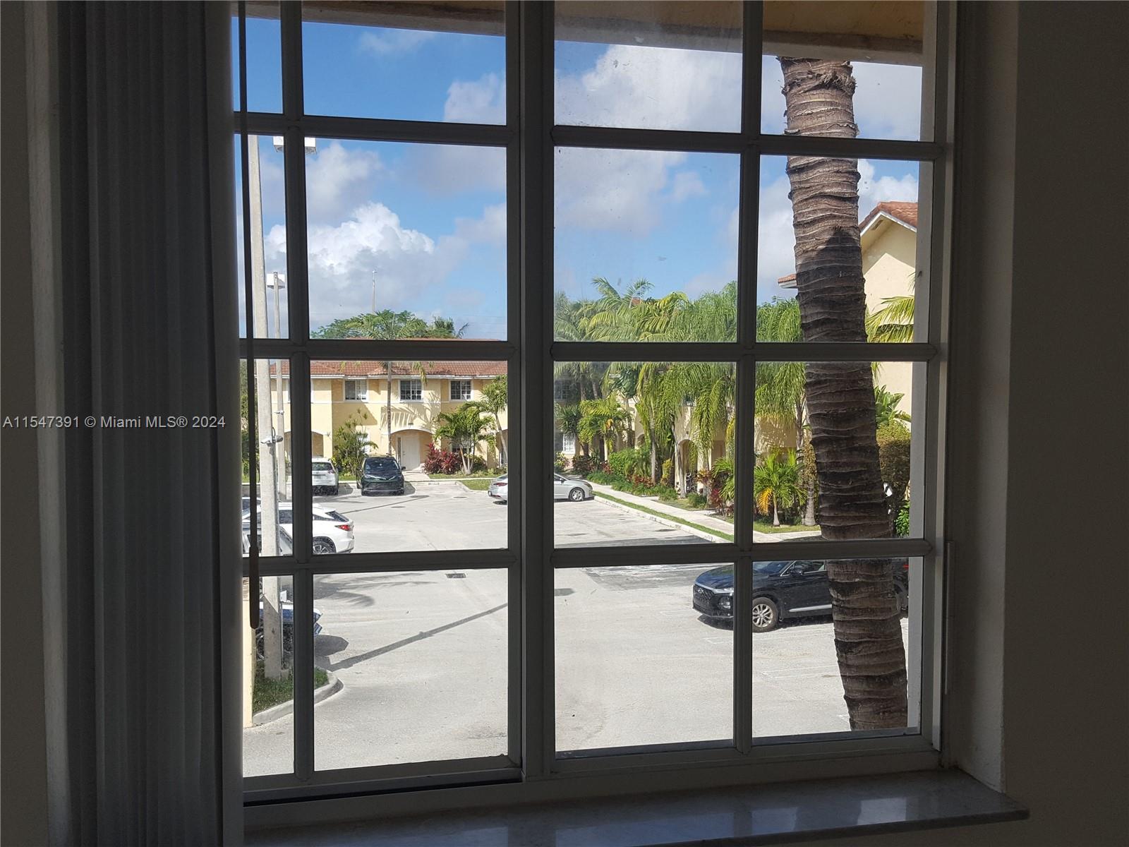 AQUA VISTA TOWNHOMES COND - Residential Lease