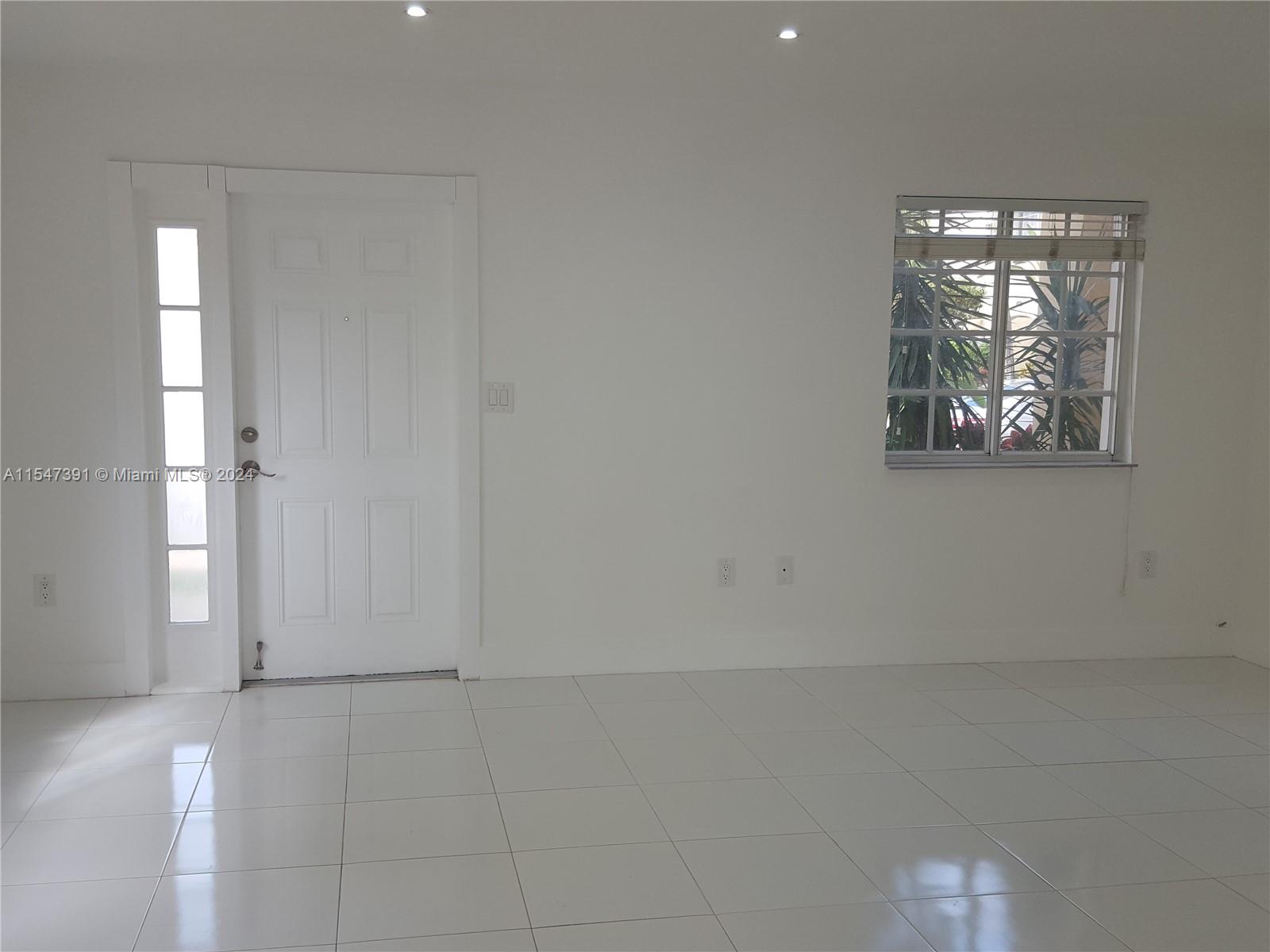 AQUA VISTA TOWNHOMES COND - Residential Lease