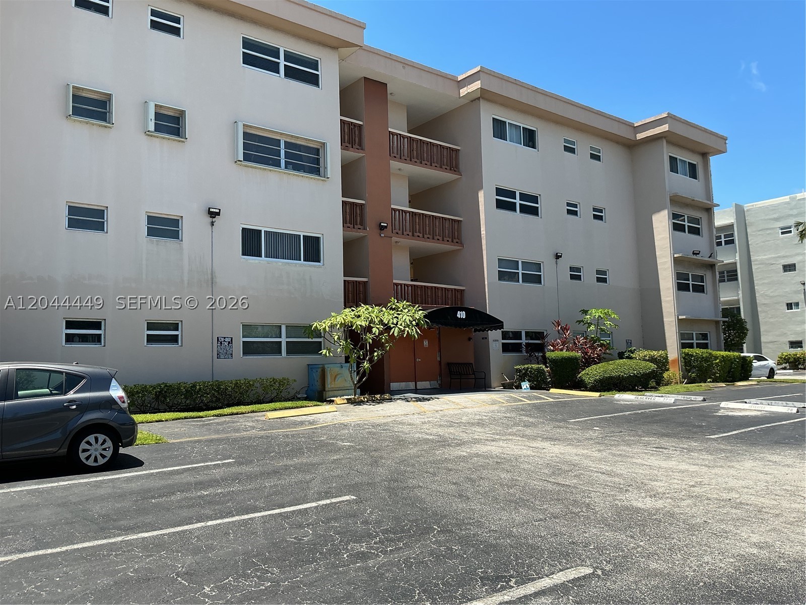 BEST UNIT IN THE BUILDING. MUST SEE! BRIGHT, AIRY, FURNISHED 1-BEDROOM, 1.5 BATH CONDO OVERLOOKING THE VIBRANT GULFSTREAM PARK, ALL WHILE PUTTING YOU JUST MOMENTS AWAY FROM PREMIUM SHOPPING, DINING, AND RENOWNED AVENTURA MALL.PRIVATE BALCONY SITUATED ON THE 3rd FLOOR, PROVIDING DIRECT, PICTURESQUE VIEW OF GULFSTREAM PARK AND THE SURROUNDING AREA.
PARKING AVAILABLE FOR YOU AND YOUR GUEST. UPGRADED COMMUNITY LAUNDRY MACHINES ARE LOCATED ON EACH FLOOR. LARGE POOL, PICNIC AREA, BARBECUE, AND CLUBHOUSE.