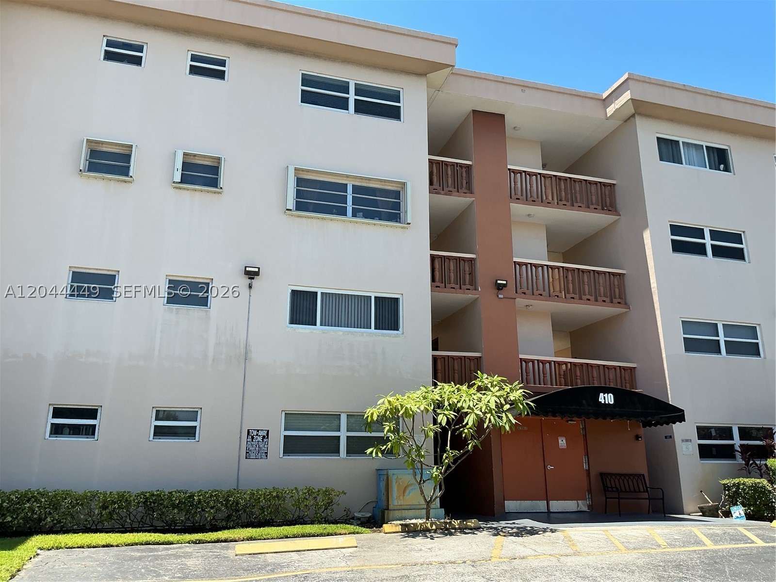 FOURTH GULFSTREAM GARDEN - Residential Lease