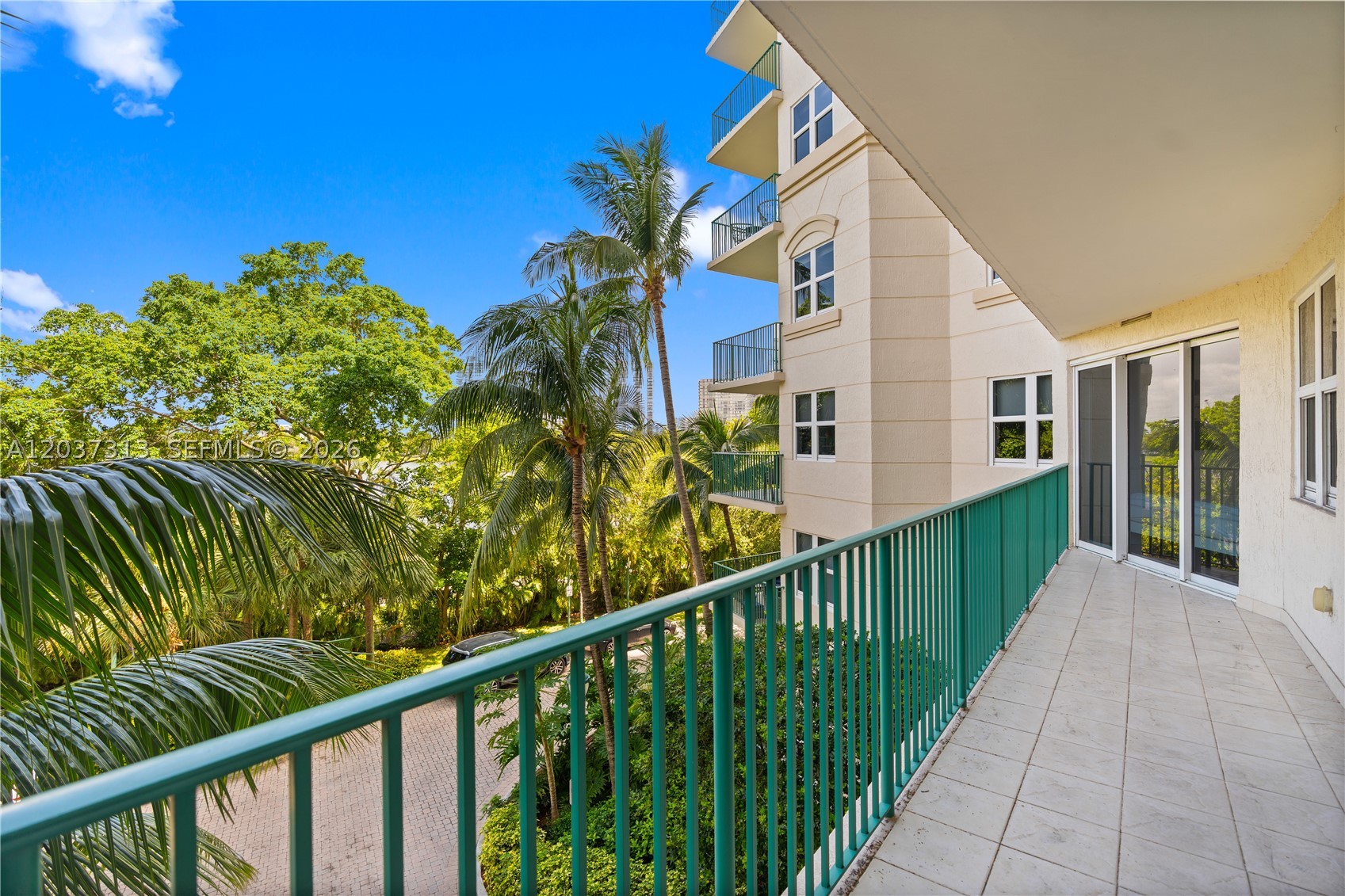 TURNBERRY VLG NO TOWER CO - Residential