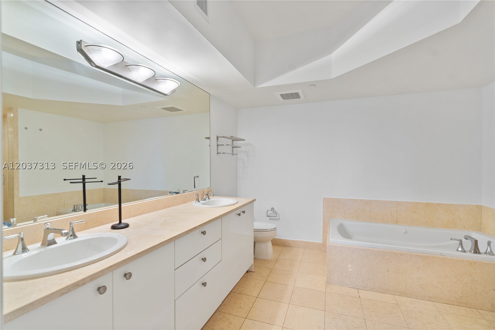 TURNBERRY VLG NO TOWER CO - Residential