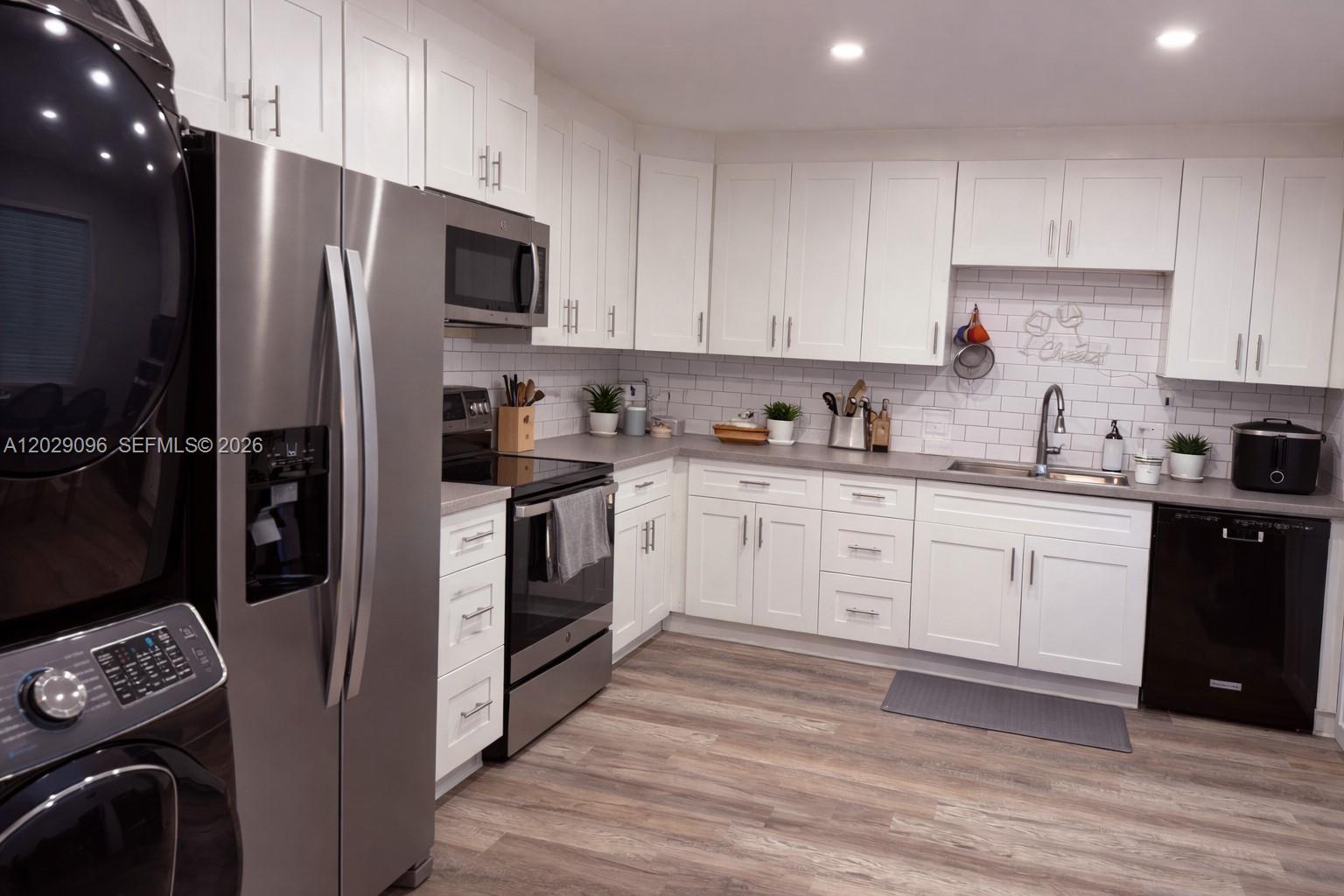 APPLE CREEK - Residential