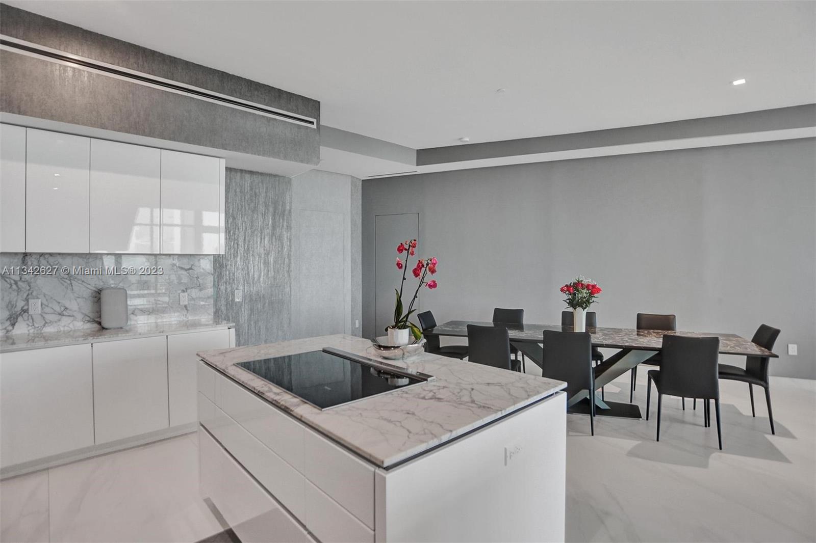 PRIVE CONDO - Residential