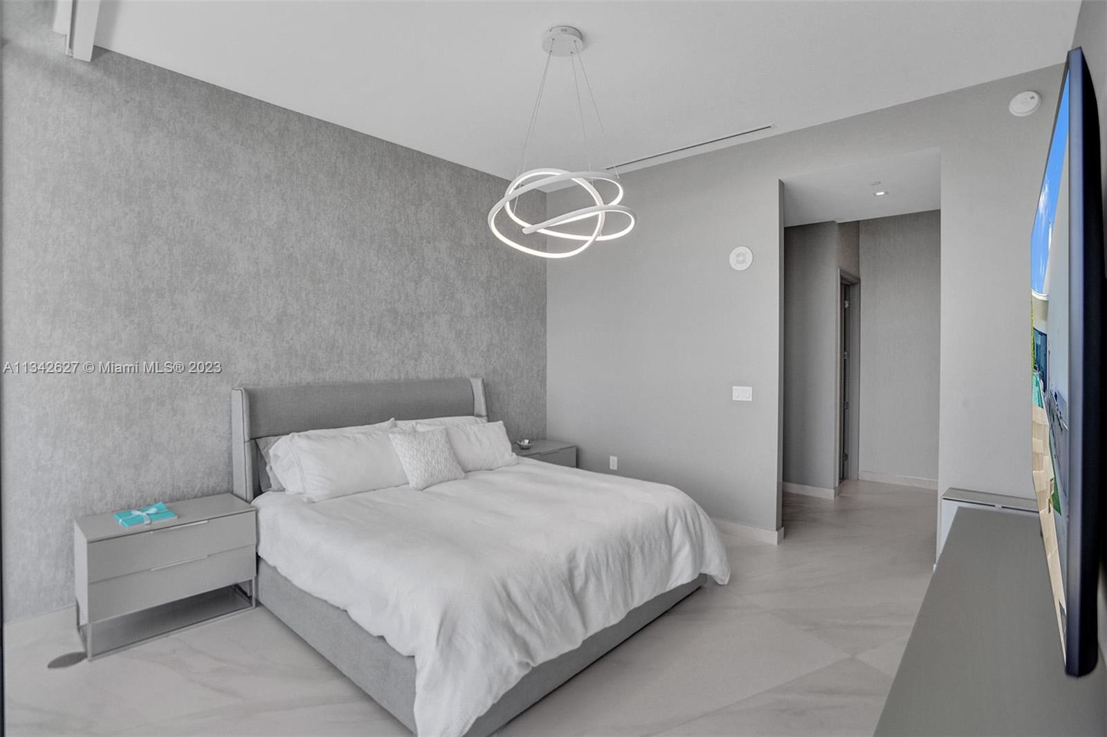PRIVE CONDO - Residential