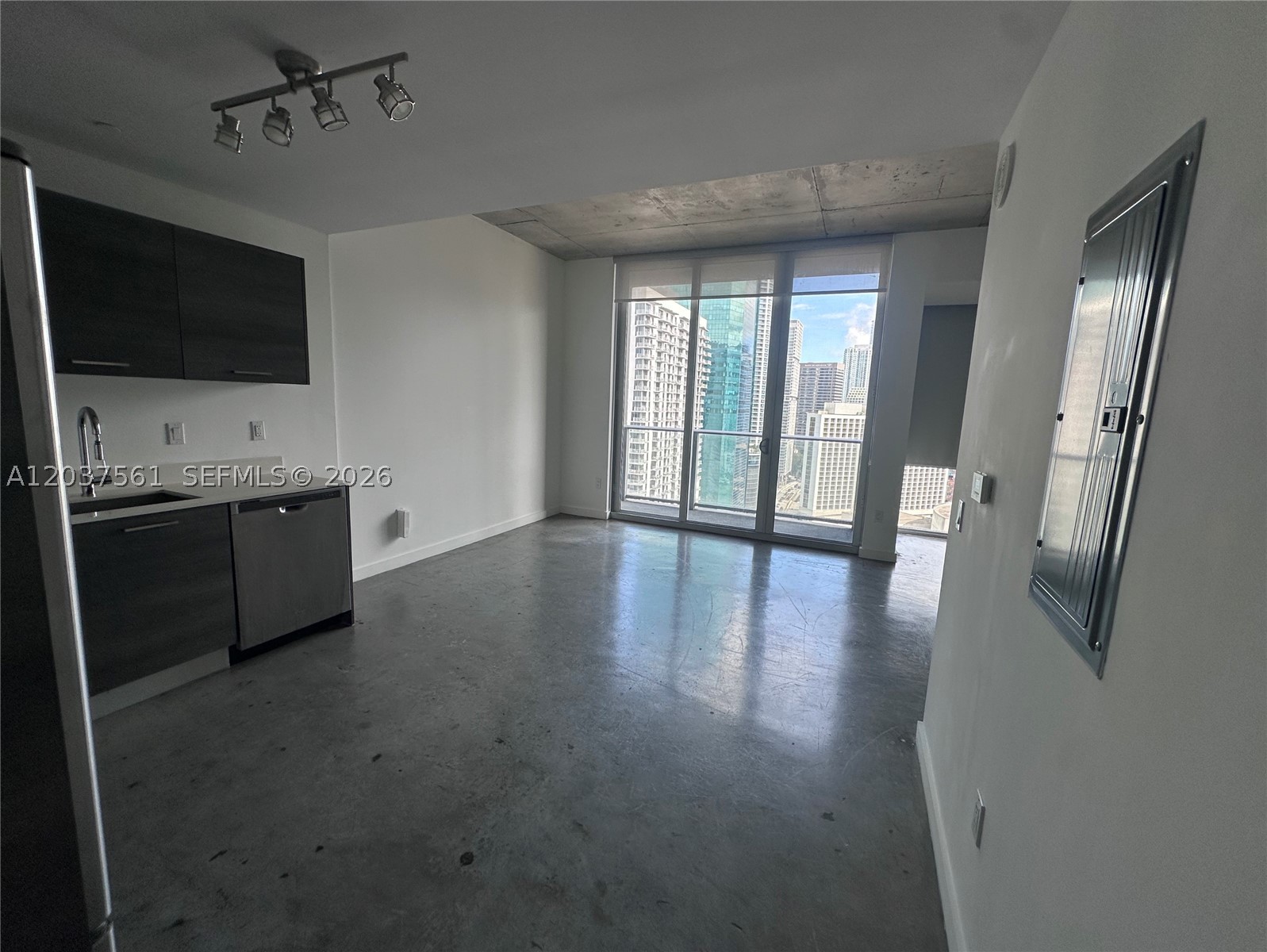 CENTRO CONDO - Residential Lease
