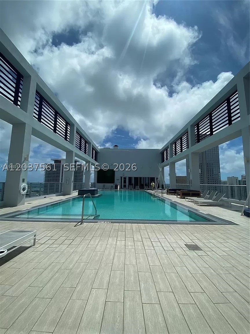 Great location, just blocks away from Bayside, Shopping & Brickell City Center, Metromover, Whole Foods, Silversport Cinema. This apartment features a modern design w/ polished concrete floors, high concrete ceilings & stainless steel appliances. Washer &Dryer in the unit.24 Concierge, Gym,Valet, Roof Top Pool, Lounge etc. No parking space (valet Parking). Internet, and water included in maintenance dues. Impact windows, an open layout with concrete flooring, stainless steel kitchen appliances, tonsof cabinet space, front-loading washer & dryer, roller shades, and balcony with city views.