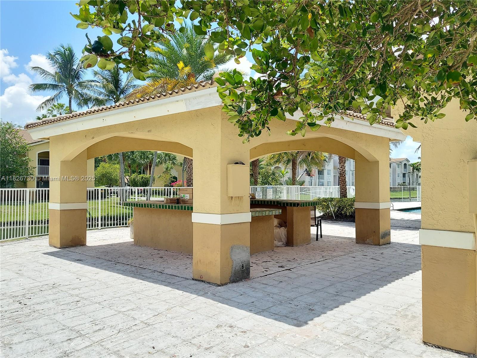 ROYAL GRAND CONDO - Residential