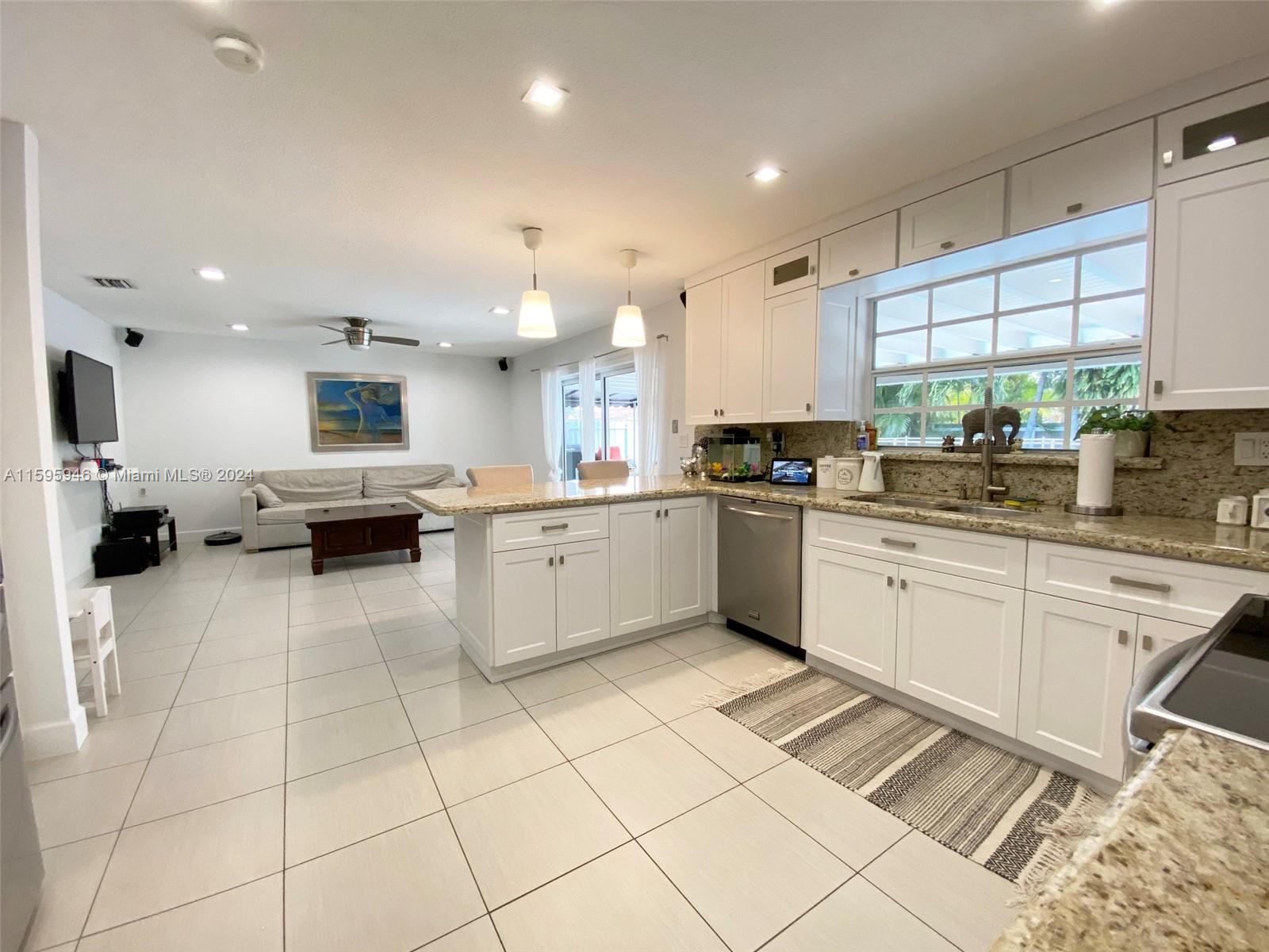 TAMIAMI LAKES SEC 1 - Residential