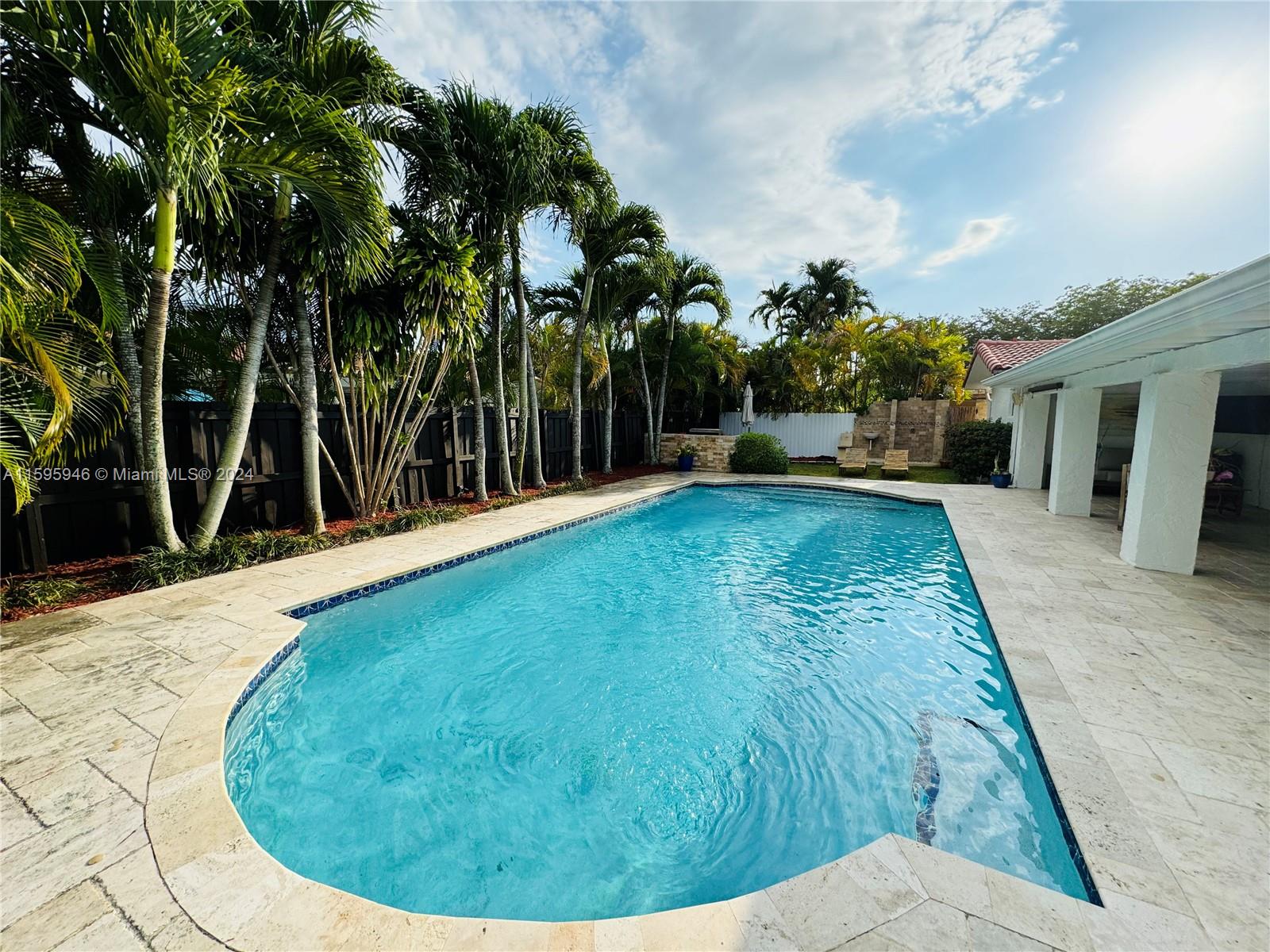 TAMIAMI LAKES SEC 1 - Residential