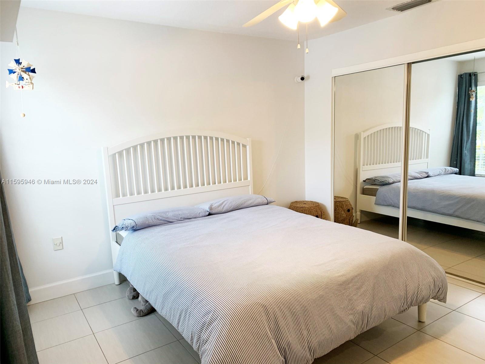 TAMIAMI LAKES SEC 1 - Residential