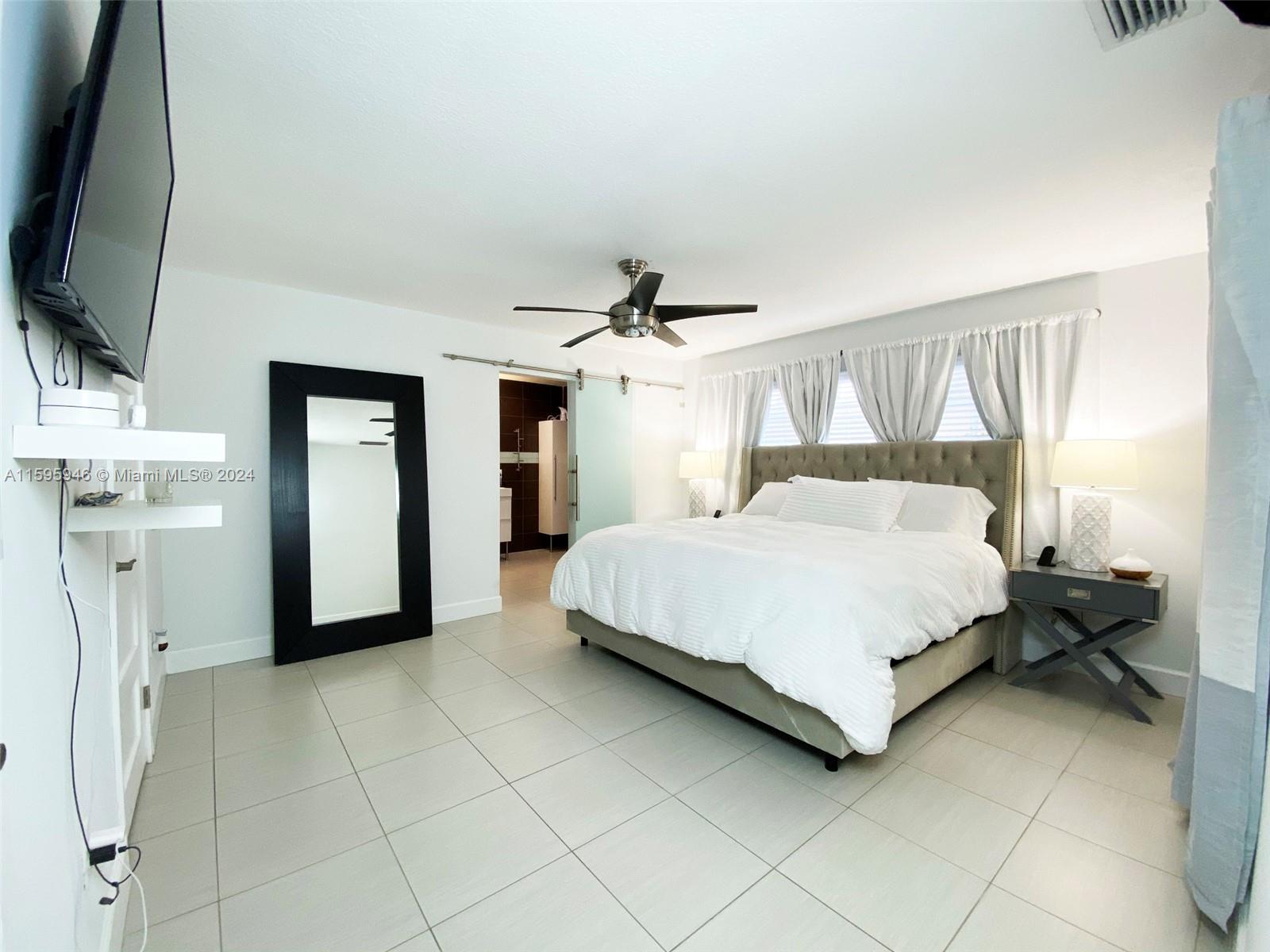 TAMIAMI LAKES SEC 1 - Residential