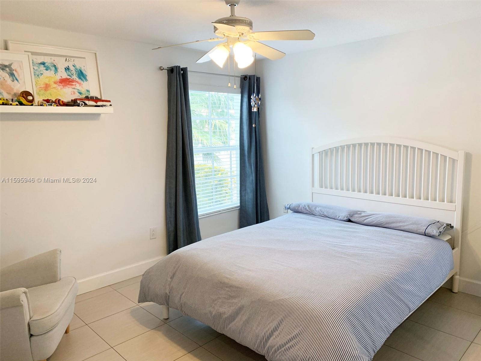 TAMIAMI LAKES SEC 1 - Residential