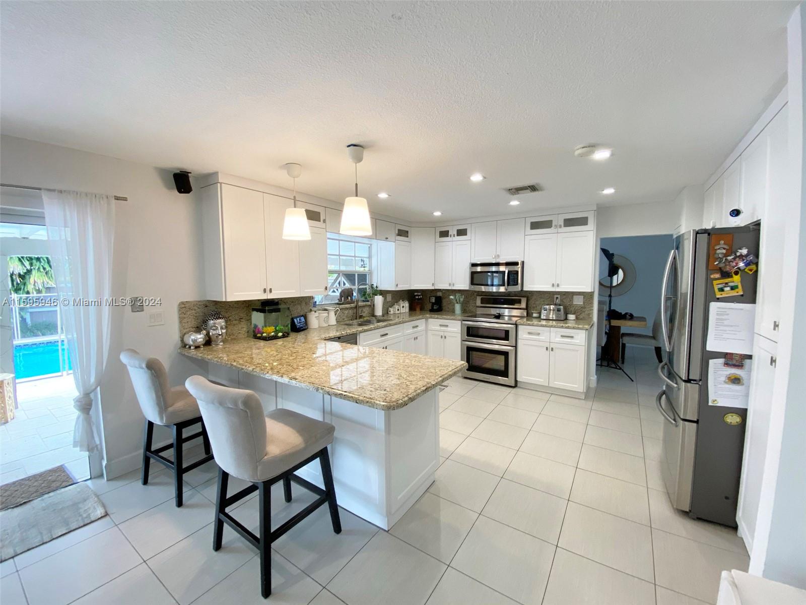 TAMIAMI LAKES SEC 1 - Residential