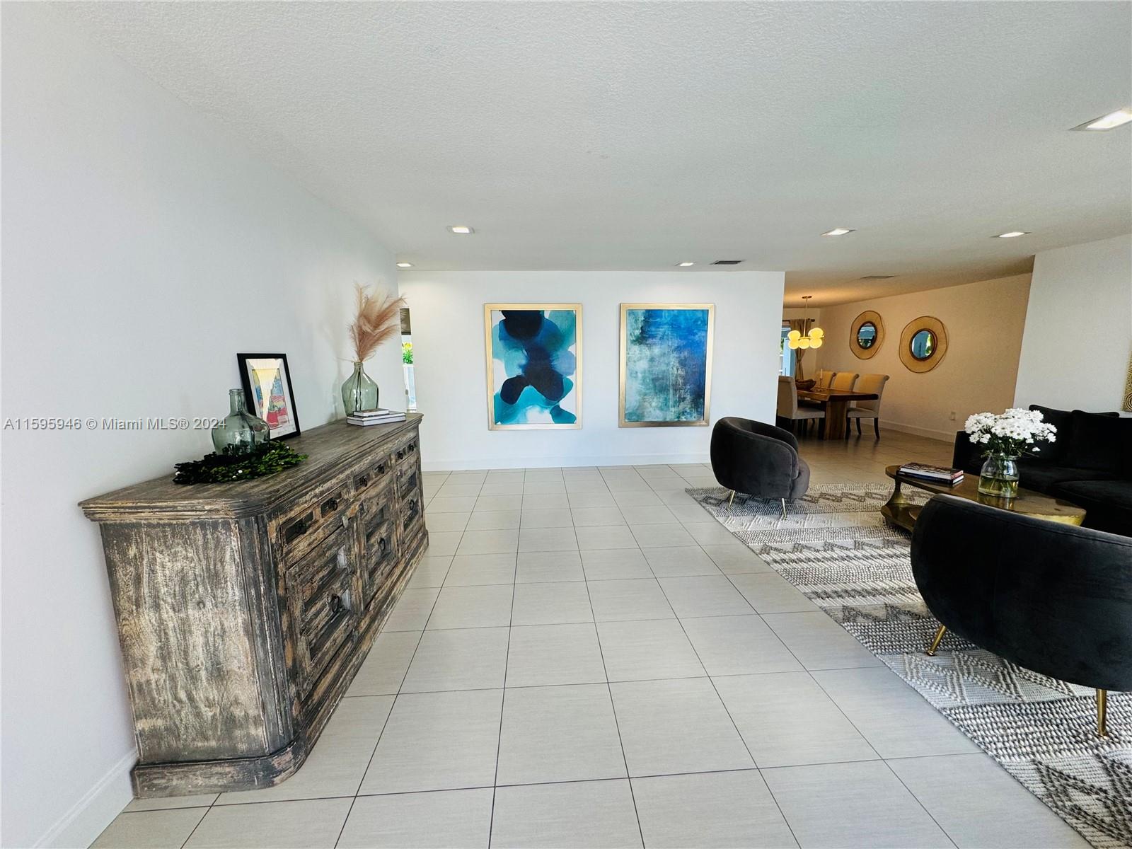 TAMIAMI LAKES SEC 1 - Residential