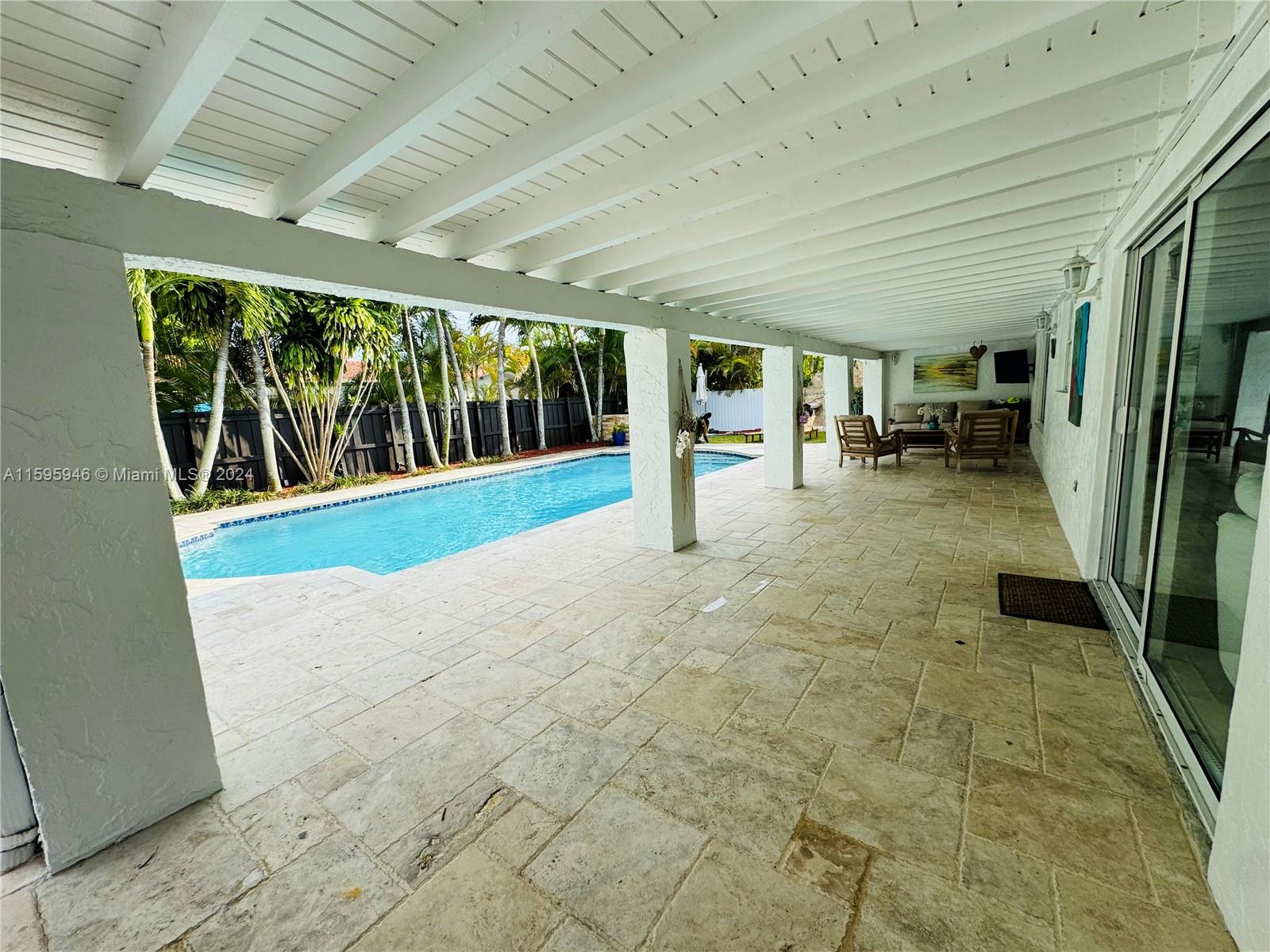 TAMIAMI LAKES SEC 1 - Residential