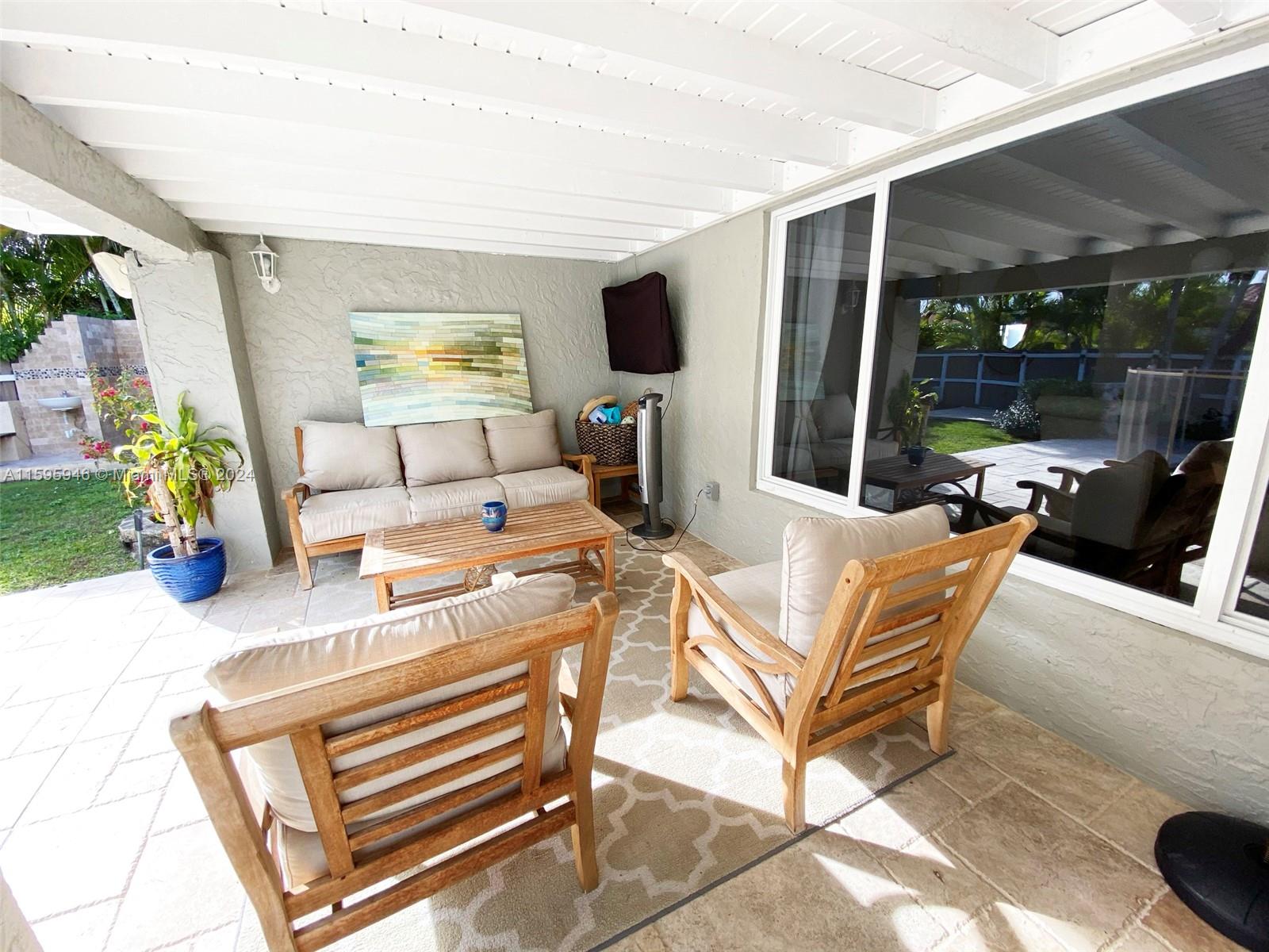 TAMIAMI LAKES SEC 1 - Residential