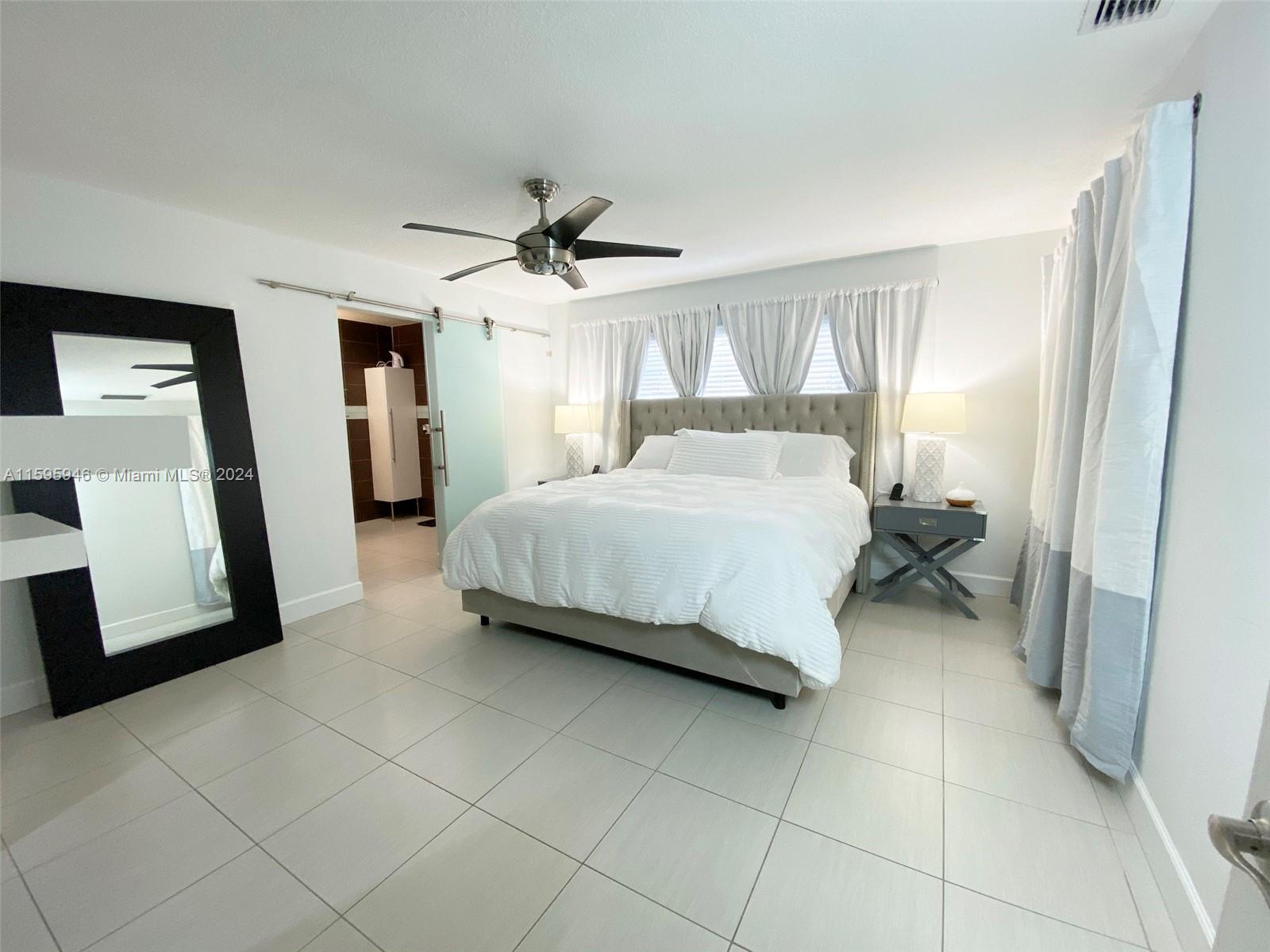 TAMIAMI LAKES SEC 1 - Residential