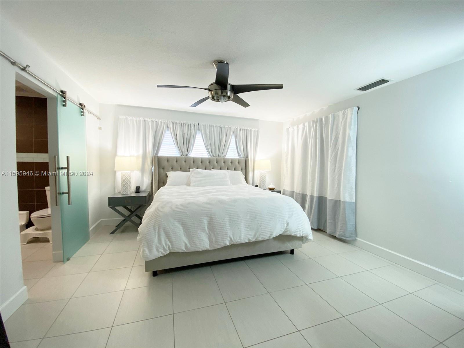 TAMIAMI LAKES SEC 1 - Residential