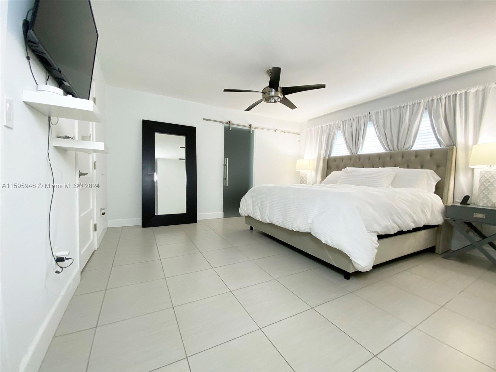 TAMIAMI LAKES SEC 1 - Residential