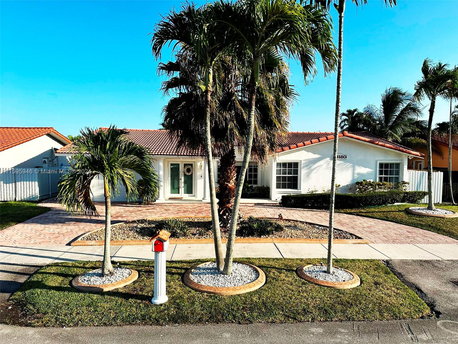 TAMIAMI LAKES SEC 1 - Residential